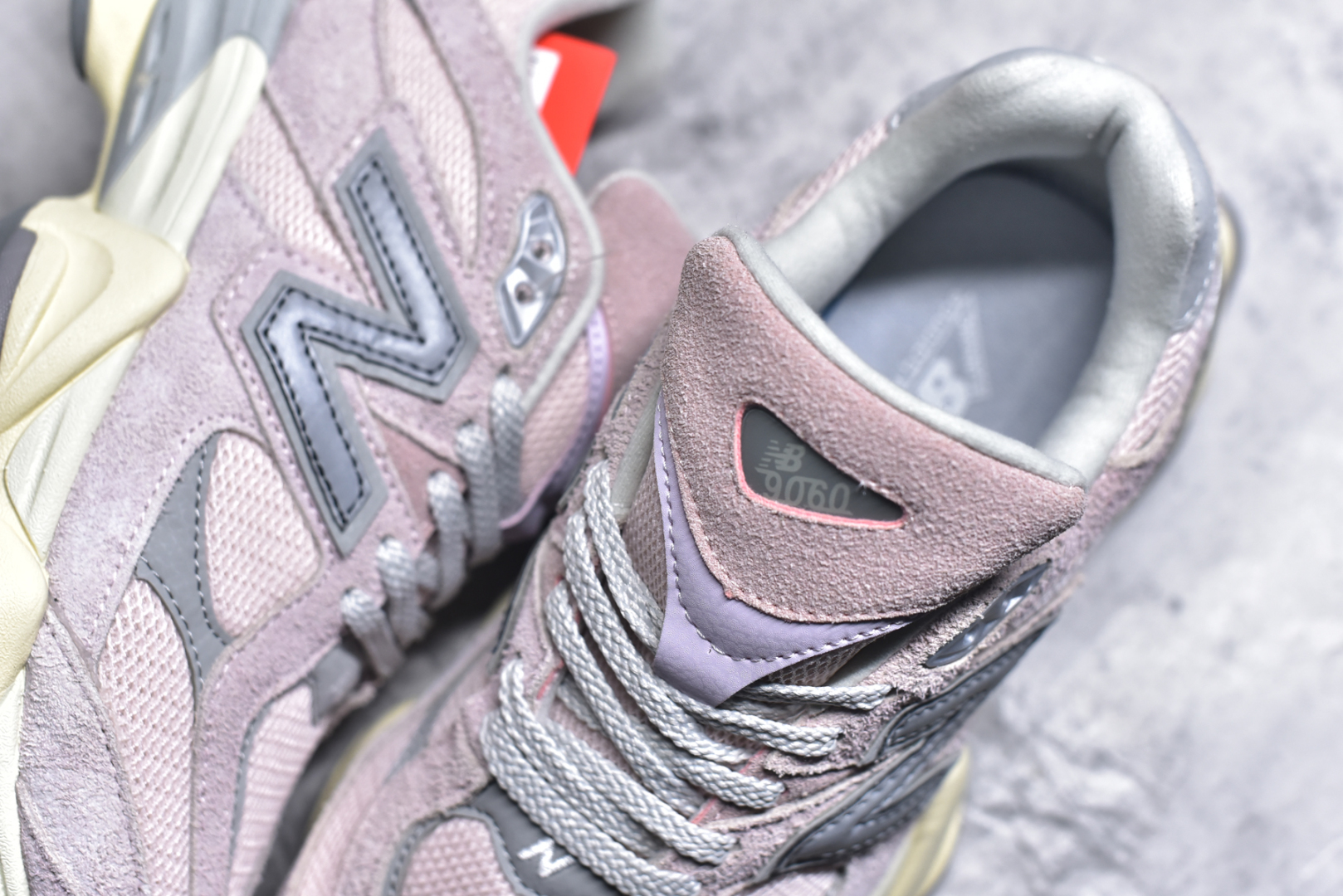 图片[9]-#NB 新百伦 New Balance NB9060小象蹄男女款9060舒适百搭老爹鞋。全新 9060 款式将经典风格与现代设计融合到日常多功能性中。 9060 重新诠释了源自经典 99X 型号的熟悉元素，其灵感来自于 Y2K 时代的未来主义和美学。 鞋面在990 的基础中进行了扩展和使用，以提供可见的运动感，中底采用 ABZORB 和 SBS 熟悉的缓震平台以提供舒适感。 类型：男女鞋 尺码：36-45含半码-选品中心
