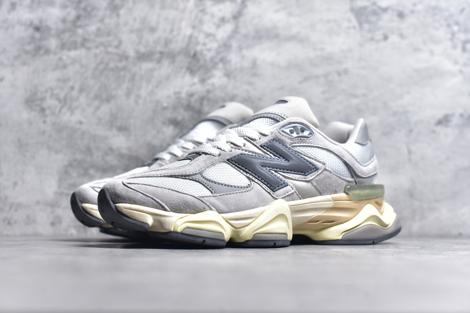 图片[2]-#NB 新百伦 New Balance NB9060小象蹄男女款9060舒适百搭老爹鞋。全新 9060 款式将经典风格与现代设计融合到日常多功能性中。 9060 重新诠释了源自经典 99X 型号的熟悉元素，其灵感来自于 Y2K 时代的未来主义和美学。 鞋面在990 的基础中进行了扩展和使用，以提供可见的运动感，中底采用 ABZORB 和 SBS 熟悉的缓震平台以提供舒适感。 类型：男女鞋 尺码：36-45含半码-选品中心