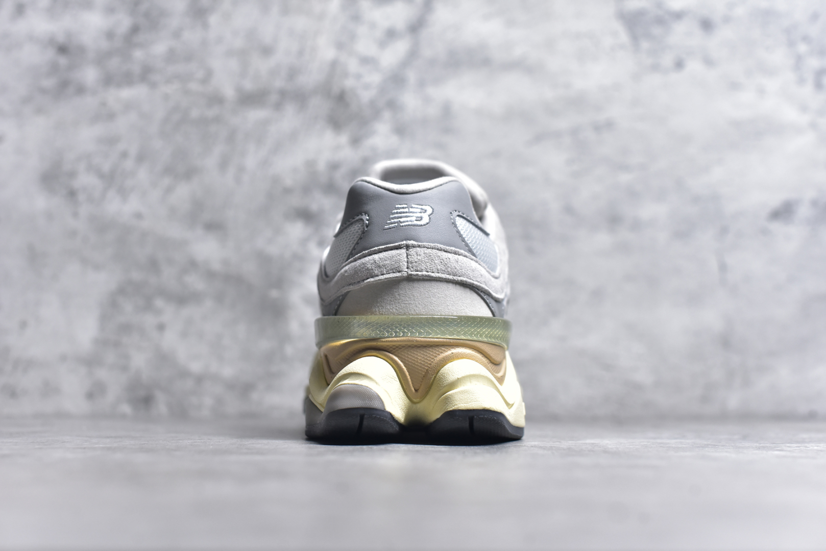 图片[5]-#NB 新百伦 New Balance NB9060小象蹄男女款9060舒适百搭老爹鞋。全新 9060 款式将经典风格与现代设计融合到日常多功能性中。 9060 重新诠释了源自经典 99X 型号的熟悉元素，其灵感来自于 Y2K 时代的未来主义和美学。 鞋面在990 的基础中进行了扩展和使用，以提供可见的运动感，中底采用 ABZORB 和 SBS 熟悉的缓震平台以提供舒适感。 类型：男女鞋 尺码：36-45含半码-选品中心