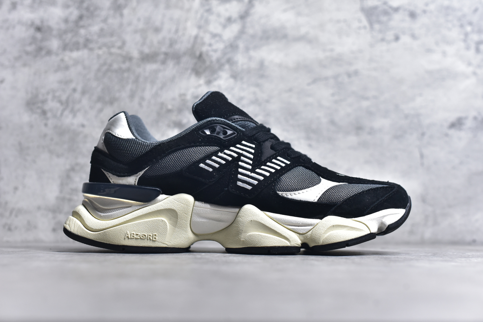 图片[3]-#NB 新百伦 New Balance NB9060小象蹄男女款9060舒适百搭老爹鞋。全新 9060 款式将经典风格与现代设计融合到日常多功能性中。 9060 重新诠释了源自经典 99X 型号的熟悉元素，其灵感来自于 Y2K 时代的未来主义和美学。 鞋面在990 的基础中进行了扩展和使用，以提供可见的运动感，中底采用 ABZORB 和 SBS 熟悉的缓震平台以提供舒适感。 类型：男女鞋 尺码：36-45含半码-选品中心