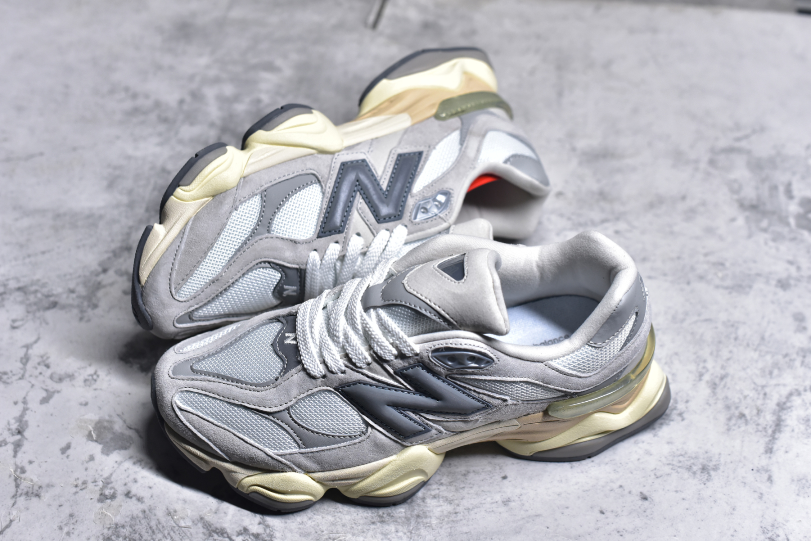 图片[7]-#NB 新百伦 New Balance NB9060小象蹄男女款9060舒适百搭老爹鞋。全新 9060 款式将经典风格与现代设计融合到日常多功能性中。 9060 重新诠释了源自经典 99X 型号的熟悉元素，其灵感来自于 Y2K 时代的未来主义和美学。 鞋面在990 的基础中进行了扩展和使用，以提供可见的运动感，中底采用 ABZORB 和 SBS 熟悉的缓震平台以提供舒适感。 类型：男女鞋 尺码：36-45含半码-选品中心