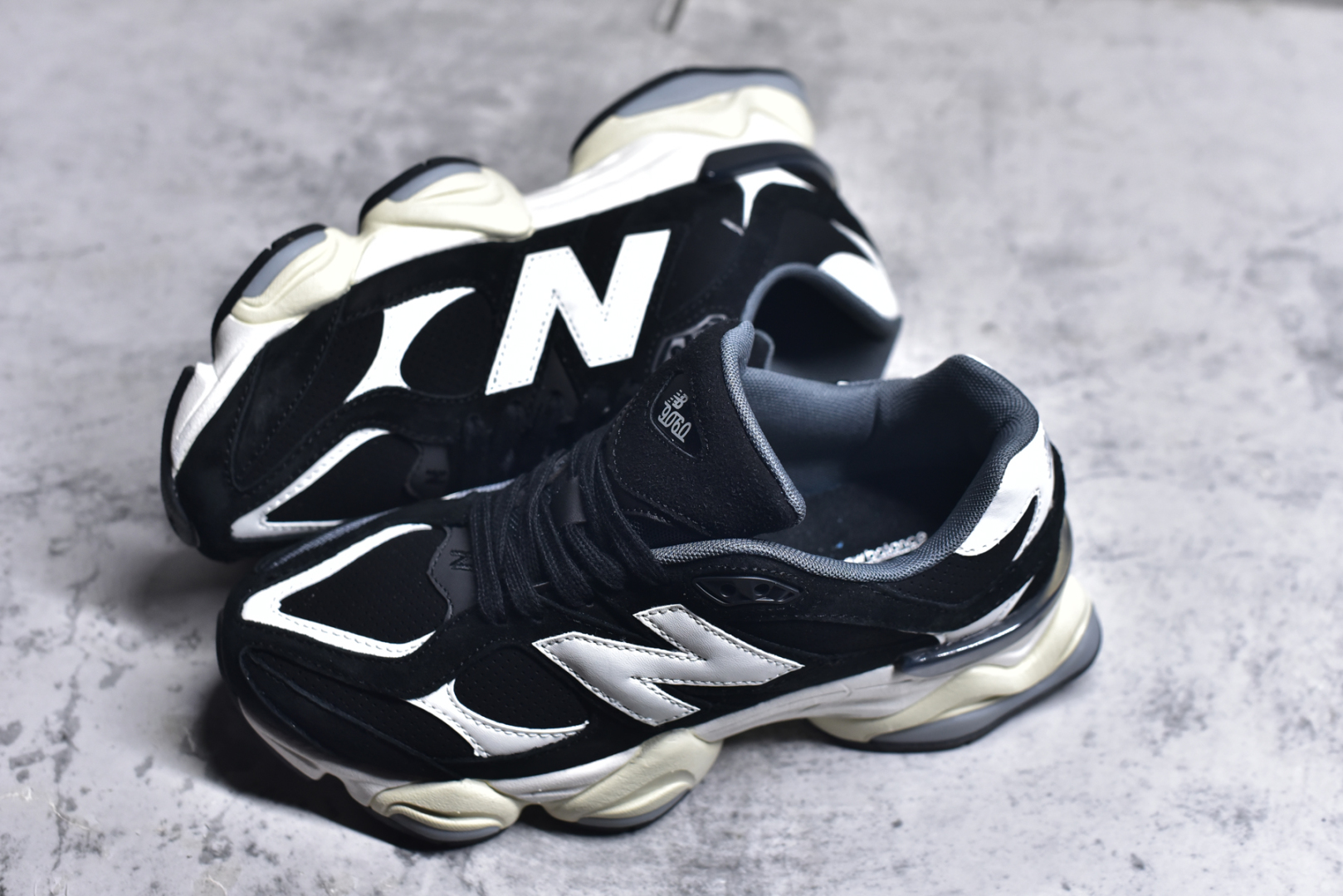 图片[7]-#NB 新百伦 New Balance NB9060小象蹄男女款9060舒适百搭老爹鞋。全新 9060 款式将经典风格与现代设计融合到日常多功能性中。 9060 重新诠释了源自经典 99X 型号的熟悉元素，其灵感来自于 Y2K 时代的未来主义和美学。 鞋面在990 的基础中进行了扩展和使用，以提供可见的运动感，中底采用 ABZORB 和 SBS 熟悉的缓震平台以提供舒适感。 类型：男女鞋 尺码：36-45含半码-选品中心