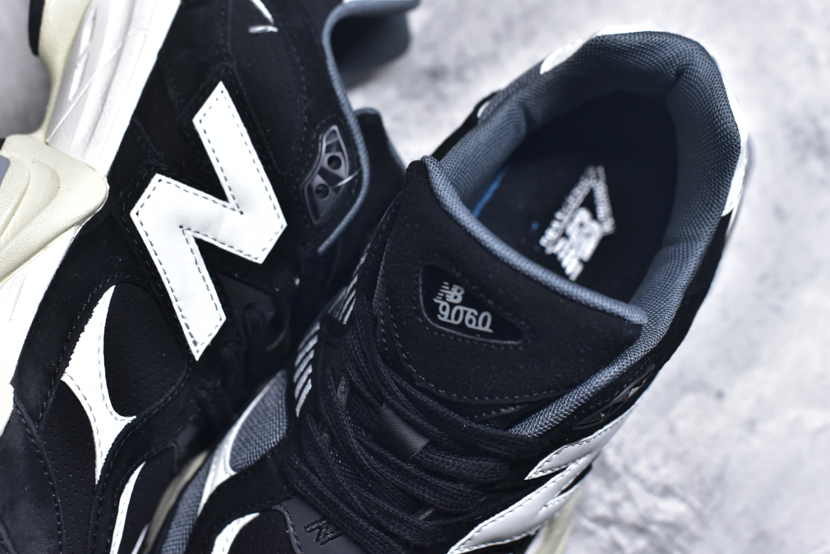图片[9]-#NB 新百伦 New Balance NB9060小象蹄男女款9060舒适百搭老爹鞋。全新 9060 款式将经典风格与现代设计融合到日常多功能性中。 9060 重新诠释了源自经典 99X 型号的熟悉元素，其灵感来自于 Y2K 时代的未来主义和美学。 鞋面在990 的基础中进行了扩展和使用，以提供可见的运动感，中底采用 ABZORB 和 SBS 熟悉的缓震平台以提供舒适感。 类型：男女鞋 尺码：36-45含半码-选品中心