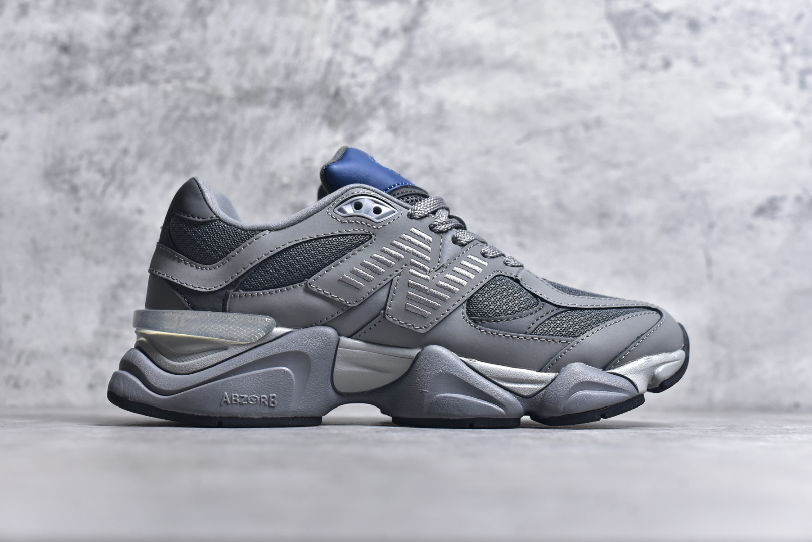 图片[3]-#NB 新百伦 New Balance NB9060小象蹄男女款9060舒适百搭老爹鞋。全新 9060 款式将经典风格与现代设计融合到日常多功能性中。 9060 重新诠释了源自经典 99X 型号的熟悉元素，其灵感来自于 Y2K 时代的未来主义和美学。 鞋面在990 的基础中进行了扩展和使用，以提供可见的运动感，中底采用 ABZORB 和 SBS 熟悉的缓震平台以提供舒适感。 类型：男女鞋 尺码：36-45含半码-选品中心