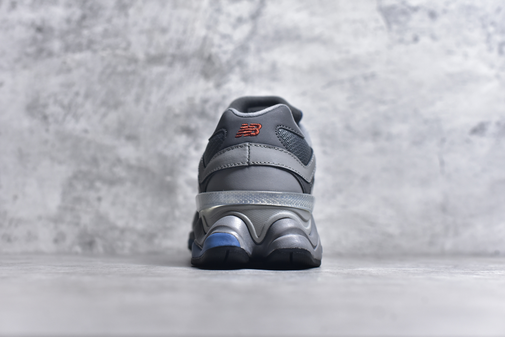 图片[5]-#NB 新百伦 New Balance NB9060小象蹄男女款9060舒适百搭老爹鞋。全新 9060 款式将经典风格与现代设计融合到日常多功能性中。 9060 重新诠释了源自经典 99X 型号的熟悉元素，其灵感来自于 Y2K 时代的未来主义和美学。 鞋面在990 的基础中进行了扩展和使用，以提供可见的运动感，中底采用 ABZORB 和 SBS 熟悉的缓震平台以提供舒适感。 类型：男女鞋 尺码：36-45含半码-选品中心