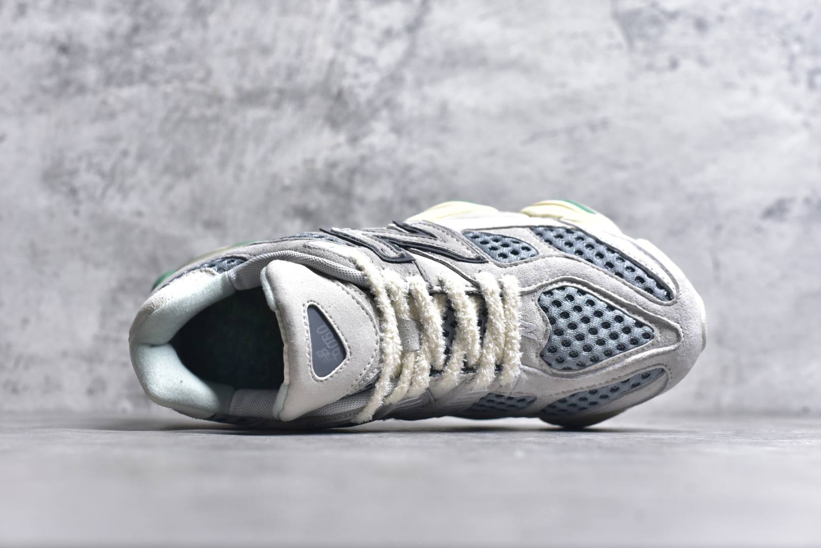 图片[4]-#NB 新百伦 New Balance NB9060小象蹄男女款9060舒适百搭老爹鞋。全新 9060 款式将经典风格与现代设计融合到日常多功能性中。 9060 重新诠释了源自经典 99X 型号的熟悉元素，其灵感来自于 Y2K 时代的未来主义和美学。 鞋面在990 的基础中进行了扩展和使用，以提供可见的运动感，中底采用 ABZORB 和 SBS 熟悉的缓震平台以提供舒适感。 类型：男女鞋 尺码：36-45含半码-选品中心