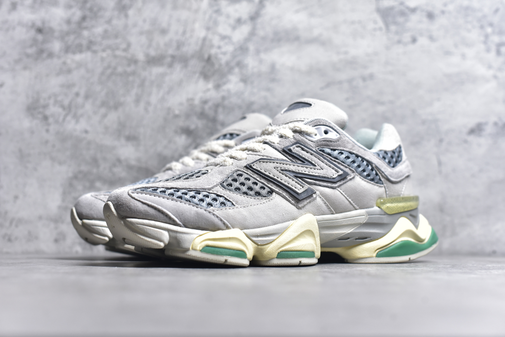 图片[2]-#NB 新百伦 New Balance NB9060小象蹄男女款9060舒适百搭老爹鞋。全新 9060 款式将经典风格与现代设计融合到日常多功能性中。 9060 重新诠释了源自经典 99X 型号的熟悉元素，其灵感来自于 Y2K 时代的未来主义和美学。 鞋面在990 的基础中进行了扩展和使用，以提供可见的运动感，中底采用 ABZORB 和 SBS 熟悉的缓震平台以提供舒适感。 类型：男女鞋 尺码：36-45含半码-选品中心