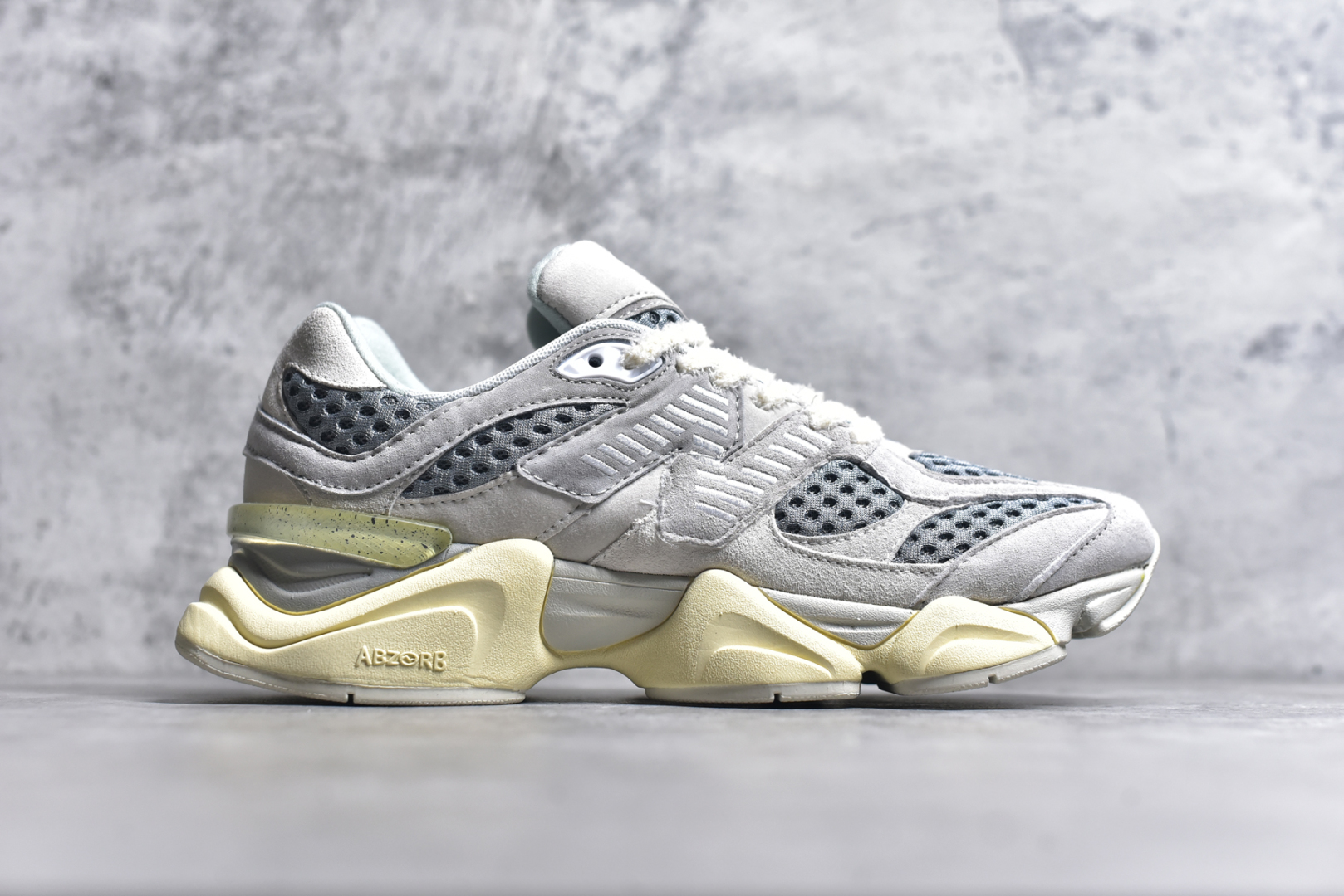 图片[3]-#NB 新百伦 New Balance NB9060小象蹄男女款9060舒适百搭老爹鞋。全新 9060 款式将经典风格与现代设计融合到日常多功能性中。 9060 重新诠释了源自经典 99X 型号的熟悉元素，其灵感来自于 Y2K 时代的未来主义和美学。 鞋面在990 的基础中进行了扩展和使用，以提供可见的运动感，中底采用 ABZORB 和 SBS 熟悉的缓震平台以提供舒适感。 类型：男女鞋 尺码：36-45含半码-选品中心