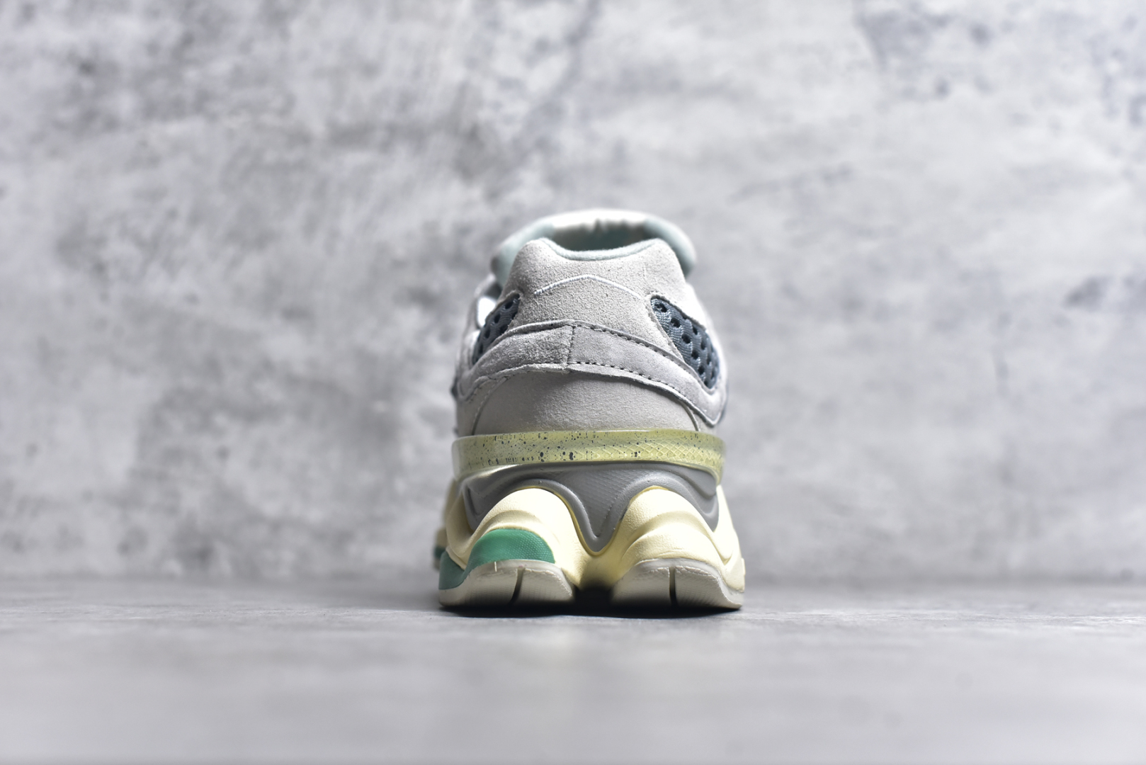 图片[5]-#NB 新百伦 New Balance NB9060小象蹄男女款9060舒适百搭老爹鞋。全新 9060 款式将经典风格与现代设计融合到日常多功能性中。 9060 重新诠释了源自经典 99X 型号的熟悉元素，其灵感来自于 Y2K 时代的未来主义和美学。 鞋面在990 的基础中进行了扩展和使用，以提供可见的运动感，中底采用 ABZORB 和 SBS 熟悉的缓震平台以提供舒适感。 类型：男女鞋 尺码：36-45含半码-选品中心