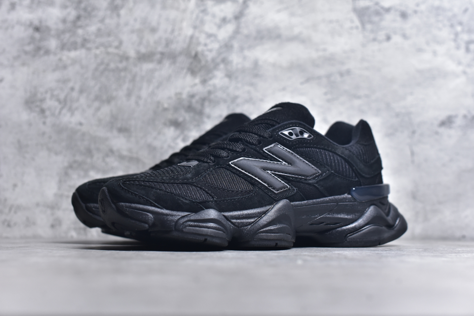 图片[2]-#NB 新百伦 New Balance NB9060小象蹄男女款9060舒适百搭老爹鞋。全新 9060 款式将经典风格与现代设计融合到日常多功能性中。 9060 重新诠释了源自经典 99X 型号的熟悉元素，其灵感来自于 Y2K 时代的未来主义和美学。 鞋面在990 的基础中进行了扩展和使用，以提供可见的运动感，中底采用 ABZORB 和 SBS 熟悉的缓震平台以提供舒适感。 类型：男女鞋 尺码：36-45含半码-选品中心