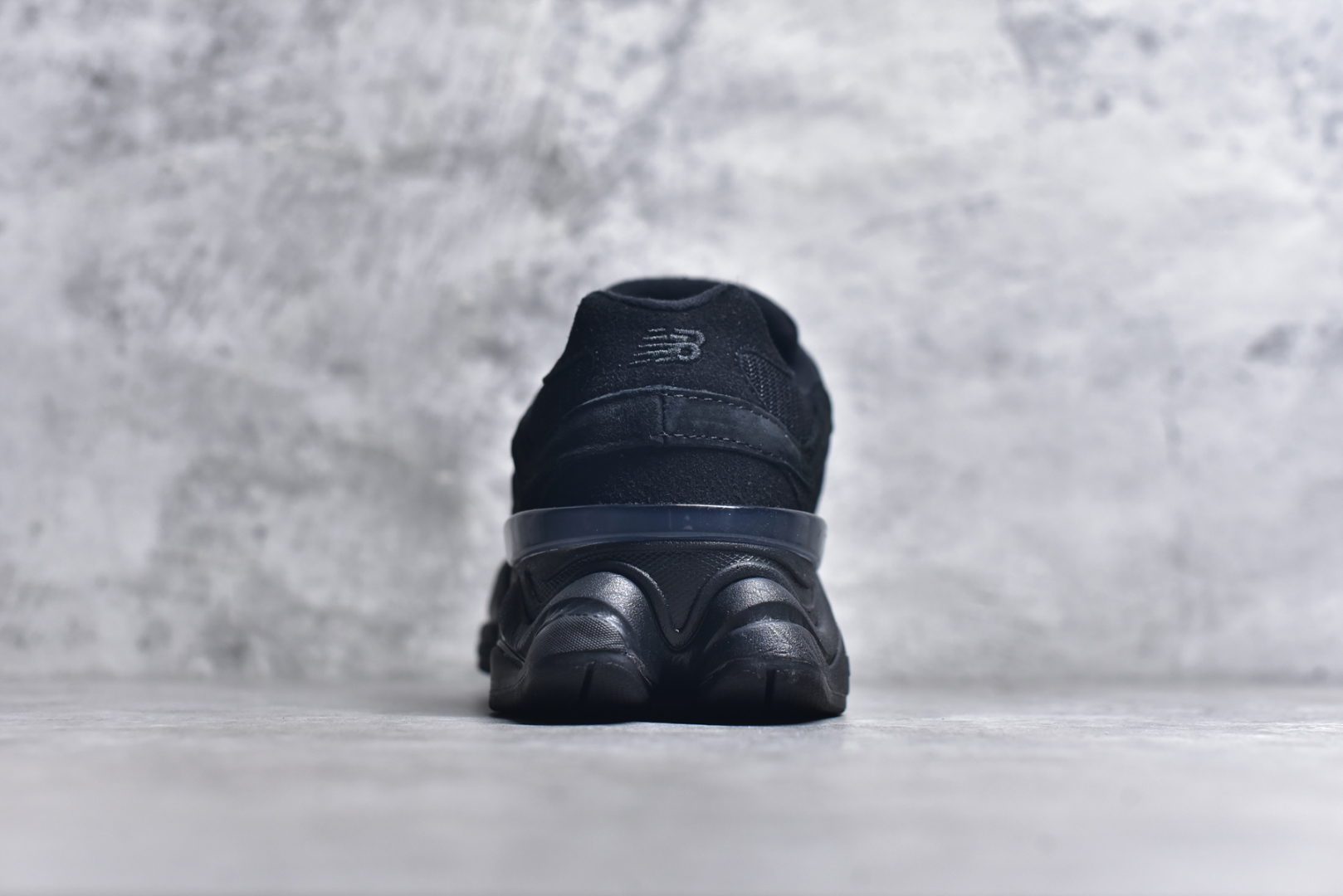 图片[5]-#NB 新百伦 New Balance NB9060小象蹄男女款9060舒适百搭老爹鞋。全新 9060 款式将经典风格与现代设计融合到日常多功能性中。 9060 重新诠释了源自经典 99X 型号的熟悉元素，其灵感来自于 Y2K 时代的未来主义和美学。 鞋面在990 的基础中进行了扩展和使用，以提供可见的运动感，中底采用 ABZORB 和 SBS 熟悉的缓震平台以提供舒适感。 类型：男女鞋 尺码：36-45含半码-选品中心