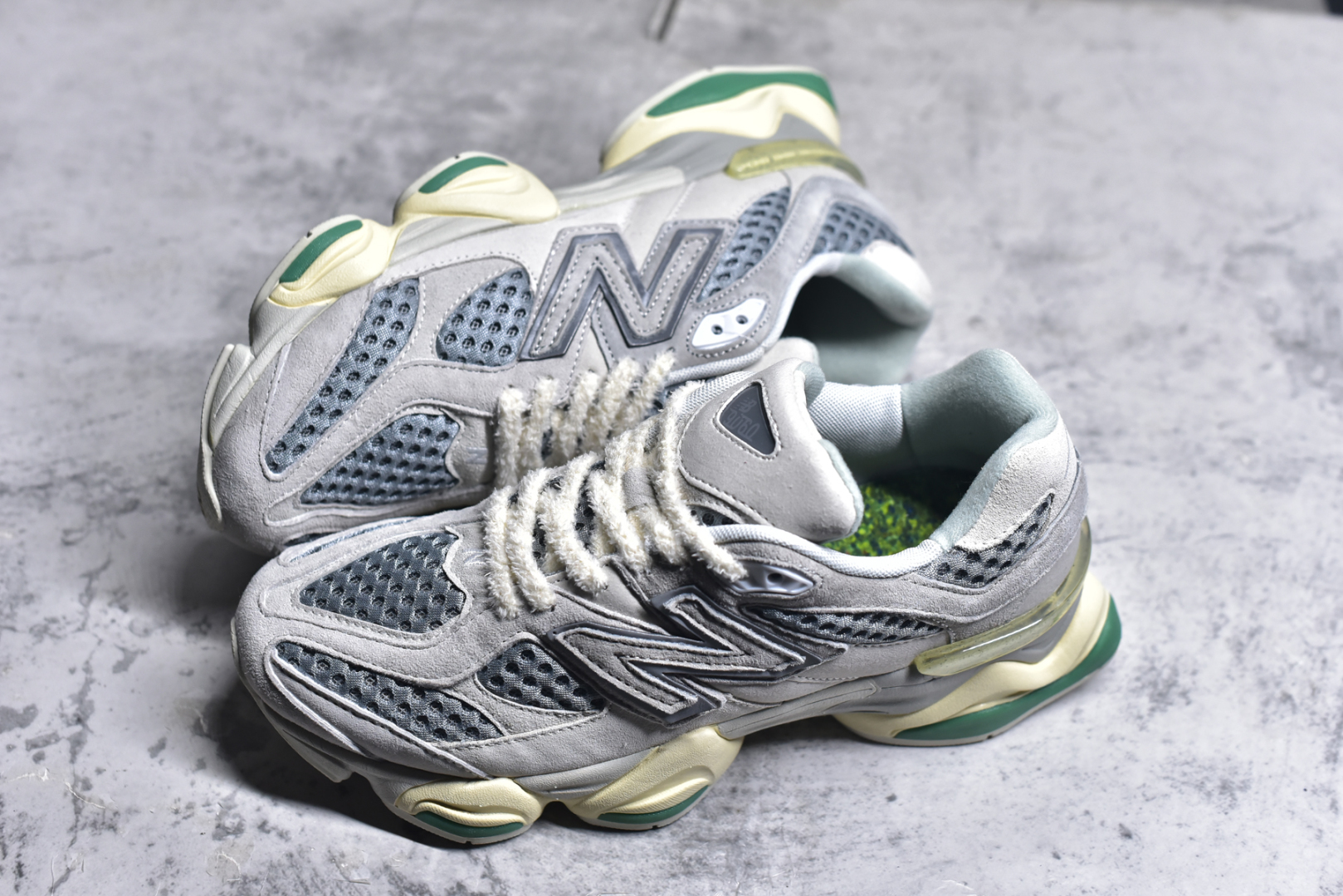 图片[7]-#NB 新百伦 New Balance NB9060小象蹄男女款9060舒适百搭老爹鞋。全新 9060 款式将经典风格与现代设计融合到日常多功能性中。 9060 重新诠释了源自经典 99X 型号的熟悉元素，其灵感来自于 Y2K 时代的未来主义和美学。 鞋面在990 的基础中进行了扩展和使用，以提供可见的运动感，中底采用 ABZORB 和 SBS 熟悉的缓震平台以提供舒适感。 类型：男女鞋 尺码：36-45含半码-选品中心