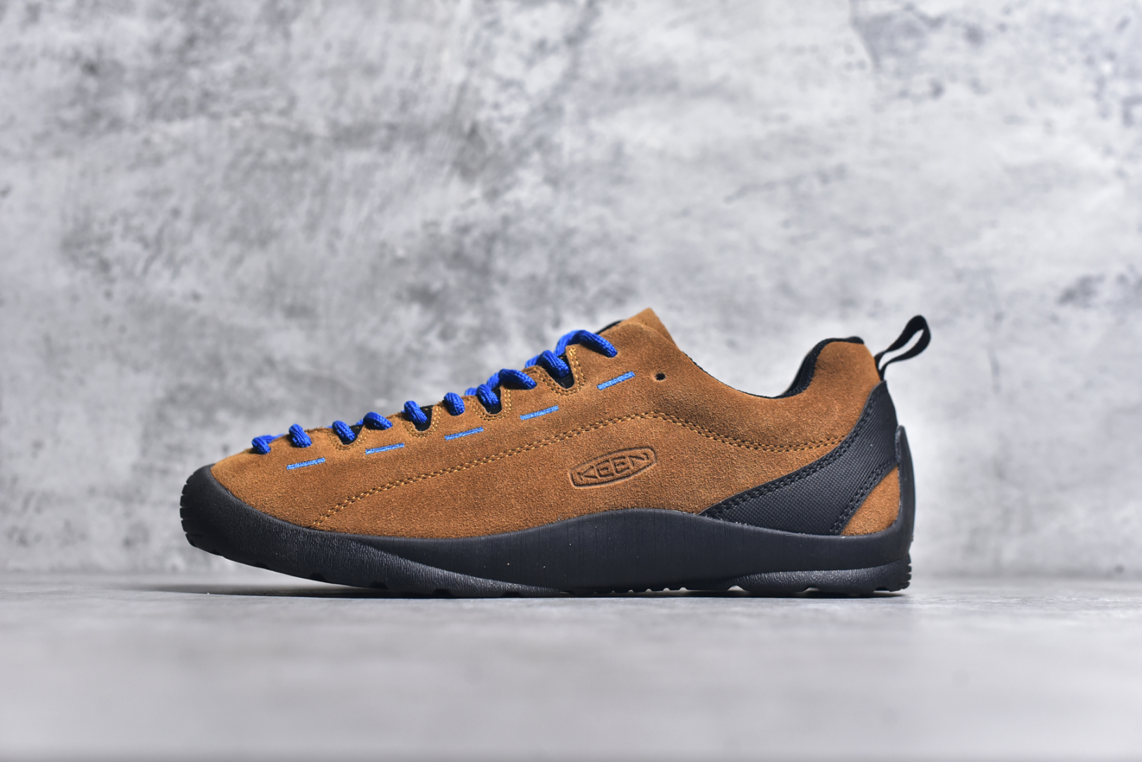 #Keen Jasper Rocks SP 美国人气户外品牌-科恩贾斯珀都市系列复古低帮系带户外风露营徒步登山运动训练鞋 原楦型开发纸版 采用固色翻毛皮鞋面材质 内嵌高密度EVA发泡缓震脚垫 外置一体式包裹防滑防剐蹭耐磨橡胶大底 向经典的90年代致敬 山系神级鞋履 尺码：35 36 37 38 39 40 41 42 43 44 45-选品中心