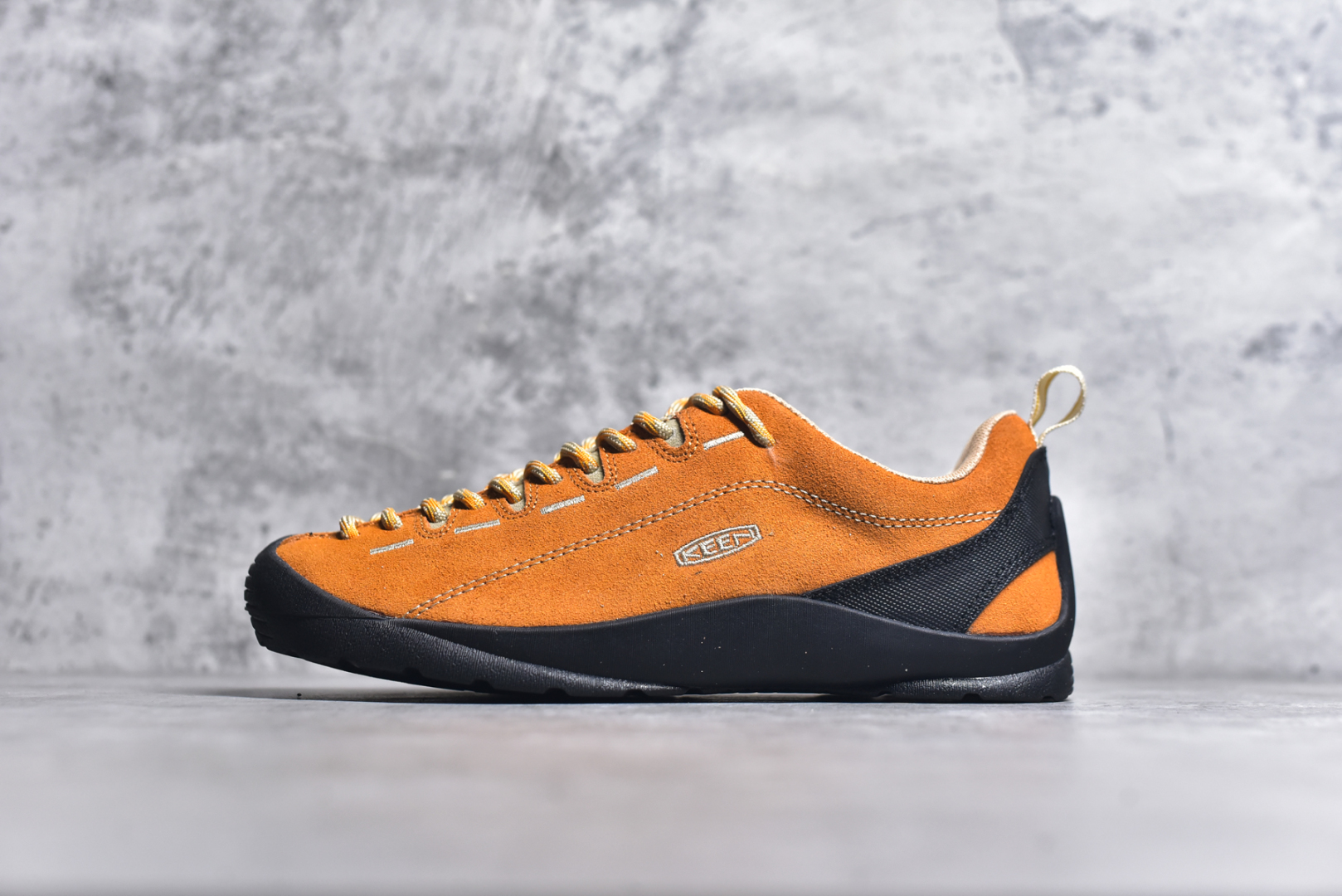 #Keen Jasper Rocks SP 美国人气户外品牌-科恩贾斯珀都市系列复古低帮系带户外风露营徒步登山运动训练鞋 原楦型开发纸版 采用固色翻毛皮鞋面材质 内嵌高密度EVA发泡缓震脚垫 外置一体式包裹防滑防剐蹭耐磨橡胶大底 向经典的90年代致敬 山系神级鞋履 尺码：35 36 37 38 39 40 41 42 43 44 45-选品中心