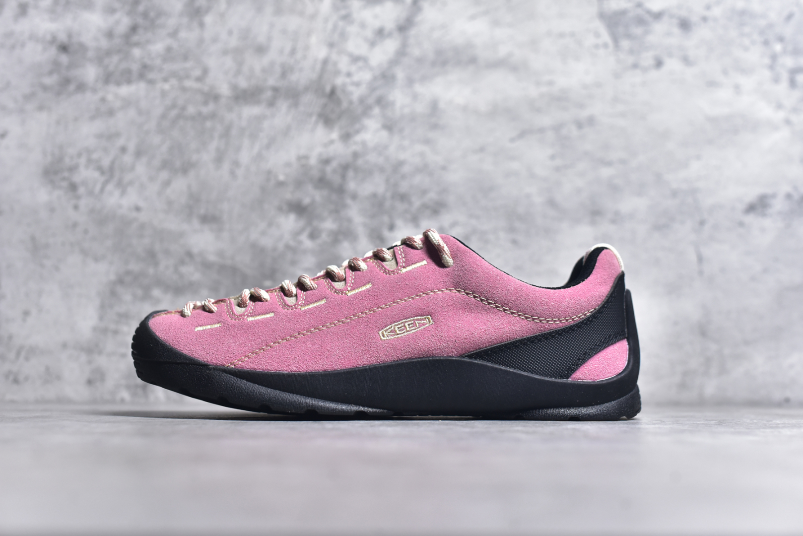 #Keen Jasper Rocks SP 美国人气户外品牌-科恩贾斯珀都市系列复古低帮系带户外风露营徒步登山运动训练鞋 原楦型开发纸版 采用固色翻毛皮鞋面材质 内嵌高密度EVA发泡缓震脚垫 外置一体式包裹防滑防剐蹭耐磨橡胶大底 向经典的90年代致敬 山系神级鞋履 尺码：35 36 37 38 39 40 41 42 43 44 45-选品中心