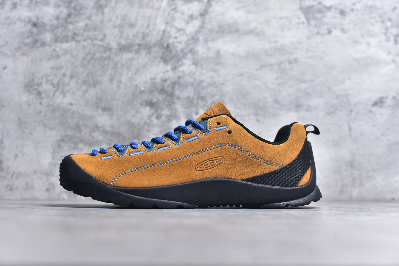 #Keen Jasper Rocks SP 美国人气户外品牌-科恩贾斯珀都市系列复古低帮系带户外风露营徒步登山运动训练鞋 原楦型开发纸版 采用固色翻毛皮鞋面材质 内嵌高密度EVA发泡缓震脚垫 外置一体式包裹防滑防剐蹭耐磨橡胶大底 向经典的90年代致敬 山系神级鞋履 尺码：35 36 37 38 39 40 41 42 43 44 45-选品中心