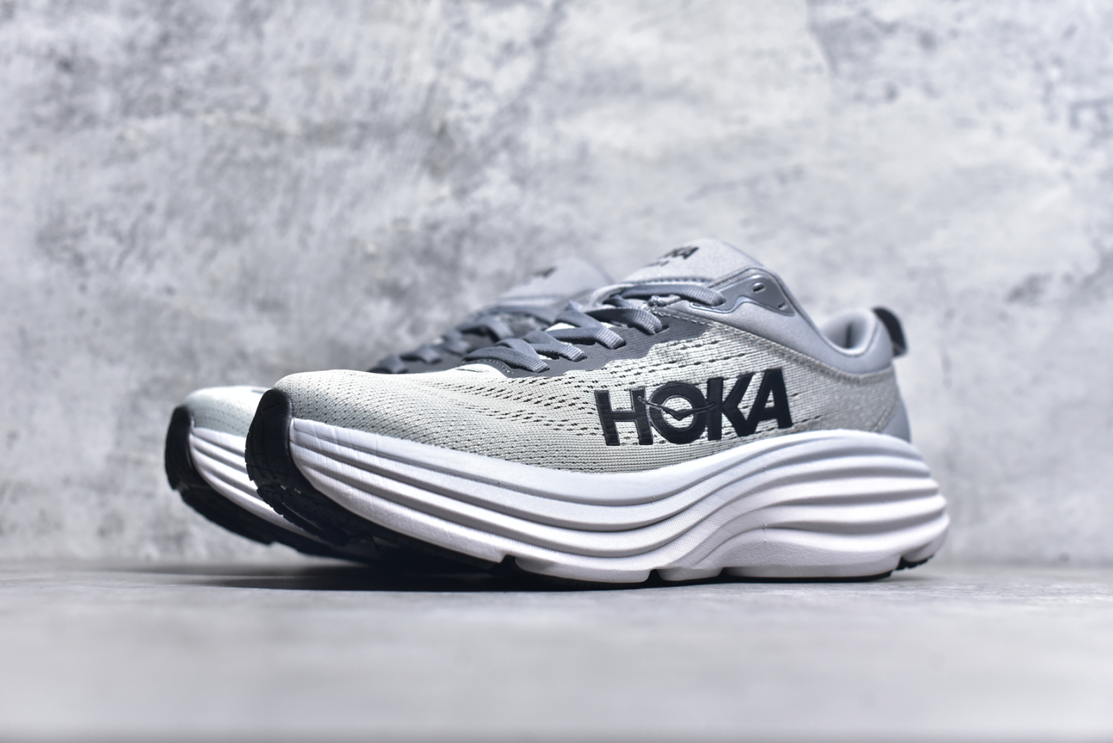 图片[2]-#小红书推荐HOKA M MACH X全新配色 这个品牌来自于新西兰的毛利语，HOKA表示大地，ONE ONE表示飞越，连起来就是飞越地平线，ONE ONE不是读作“万万”，正确读法是“欧尼欧尼”。 HOKA在超厚中底方面的积累，让它跑在了其他厂商的前面，推出的跑鞋以缓震和轻量的优势，得到,众多跑者的青睐 货号：1147833 尺码：36-45-选品中心