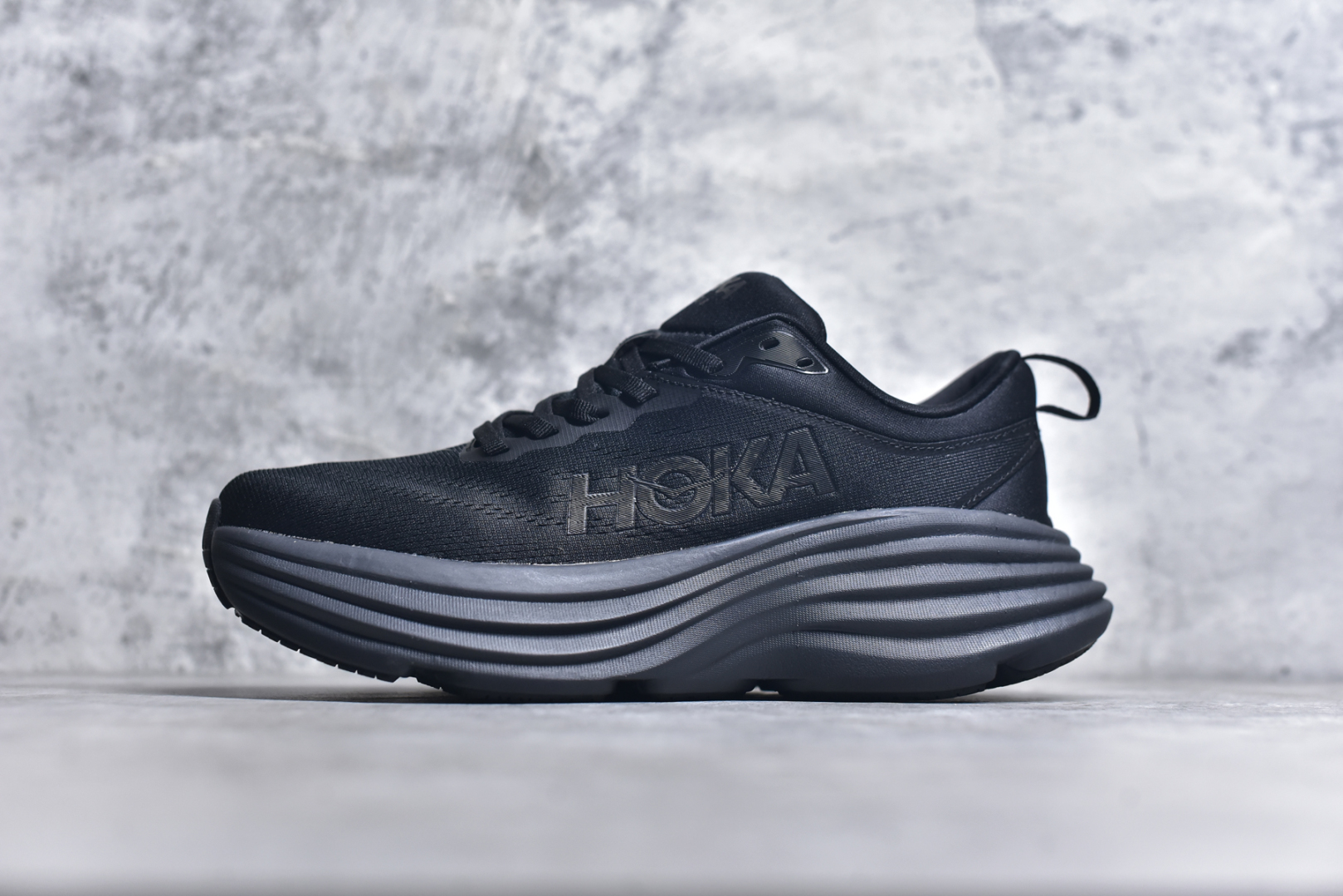 #小红书推荐HOKA M MACH X全新配色 这个品牌来自于新西兰的毛利语，HOKA表示大地，ONE ONE表示飞越，连起来就是飞越地平线，ONE ONE不是读作“万万”，正确读法是“欧尼欧尼”。 HOKA在超厚中底方面的积累，让它跑在了其他厂商的前面，推出的跑鞋以缓震和轻量的优势，得到,众多跑者的青睐 货号：1147833 尺码：36-45-选品中心