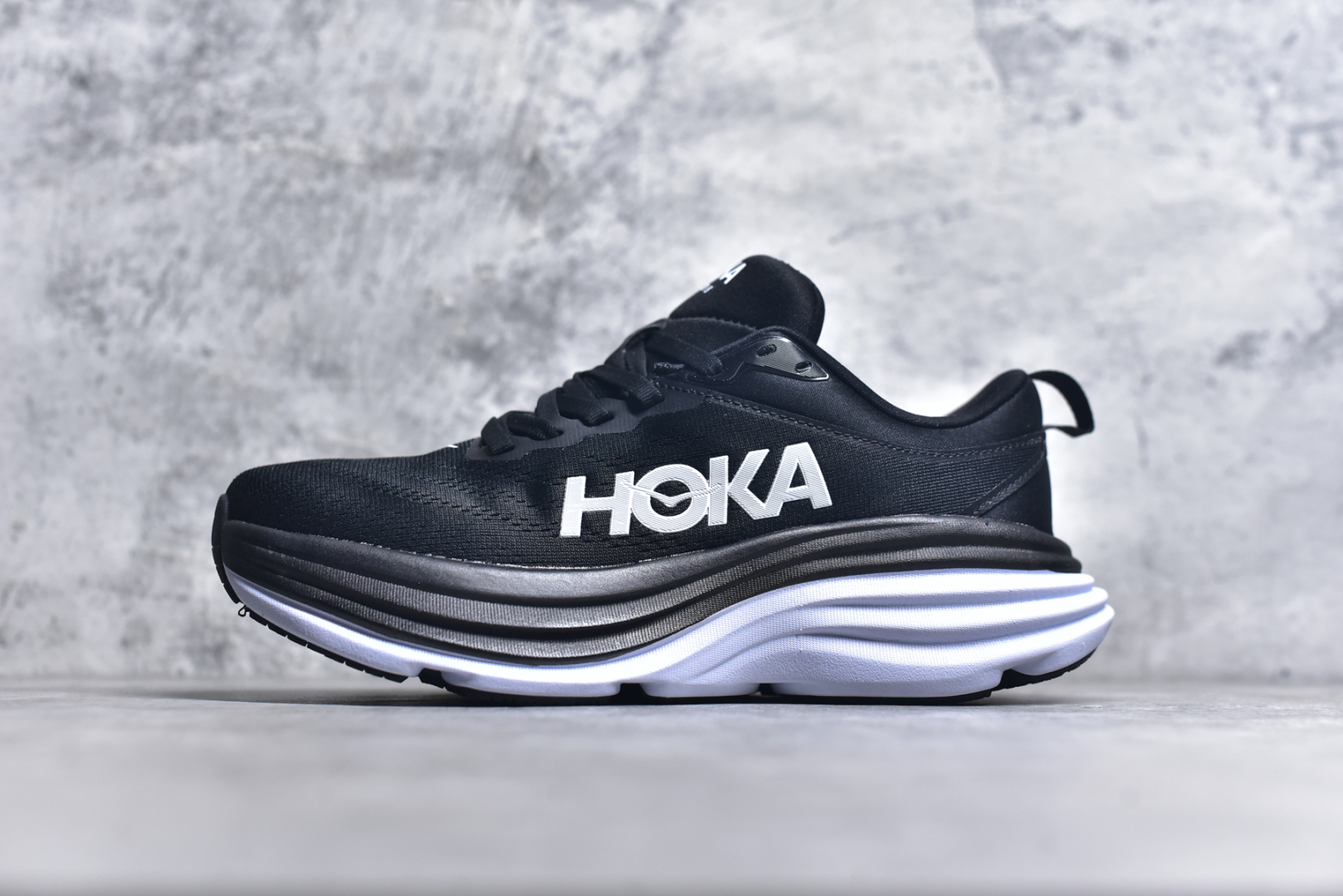 #小红书推荐HOKA M MACH X全新配色 这个品牌来自于新西兰的毛利语，HOKA表示大地，ONE ONE表示飞越，连起来就是飞越地平线，ONE ONE不是读作“万万”，正确读法是“欧尼欧尼”。 HOKA在超厚中底方面的积累，让它跑在了其他厂商的前面，推出的跑鞋以缓震和轻量的优势，得到,众多跑者的青睐 货号：1147833 尺码：36-45-选品中心