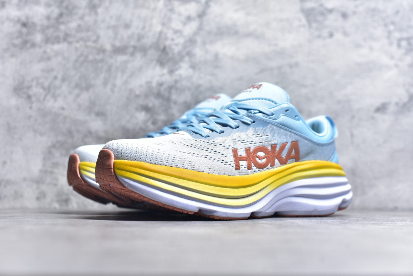 图片[2]-#小红书推荐HOKA M MACH X全新配色 这个品牌来自于新西兰的毛利语，HOKA表示大地，ONE ONE表示飞越，连起来就是飞越地平线，ONE ONE不是读作“万万”，正确读法是“欧尼欧尼”。 HOKA在超厚中底方面的积累，让它跑在了其他厂商的前面，推出的跑鞋以缓震和轻量的优势，得到,众多跑者的青睐 货号：1147833 尺码：36-45-选品中心