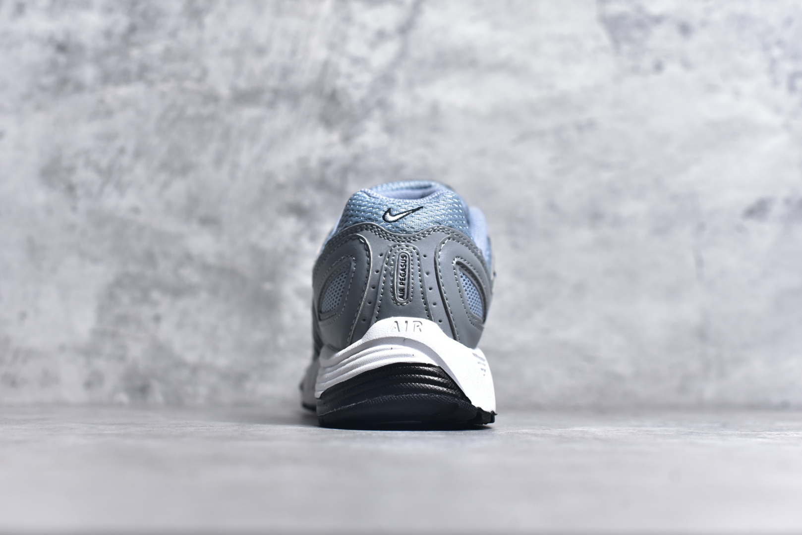图片[5]-#NK AIR PEGASUS 2K5 舒适百搭耐磨透气低帮跑步鞋时尚厚底老爹鞋 Peg专为跑者打造的熟悉弹力脚感再度回归 助你攻克各种目标 再不然 也能为你增添足下风采 2K5 版保有你喜爱的灵敏度和适中支撑力 以及发想自 2000 年代初期跑者们的飘逸造型 鞋面采用皮革和网眼布材质打造 搭配上侧面的线条设计 十分吸睛 中底搭载了Air气垫 保证舒适的脚感反馈 尺码：36 36.5 37.5 38 38.5 39 40 40.5 41 42 42.5 43 44 45-选品中心