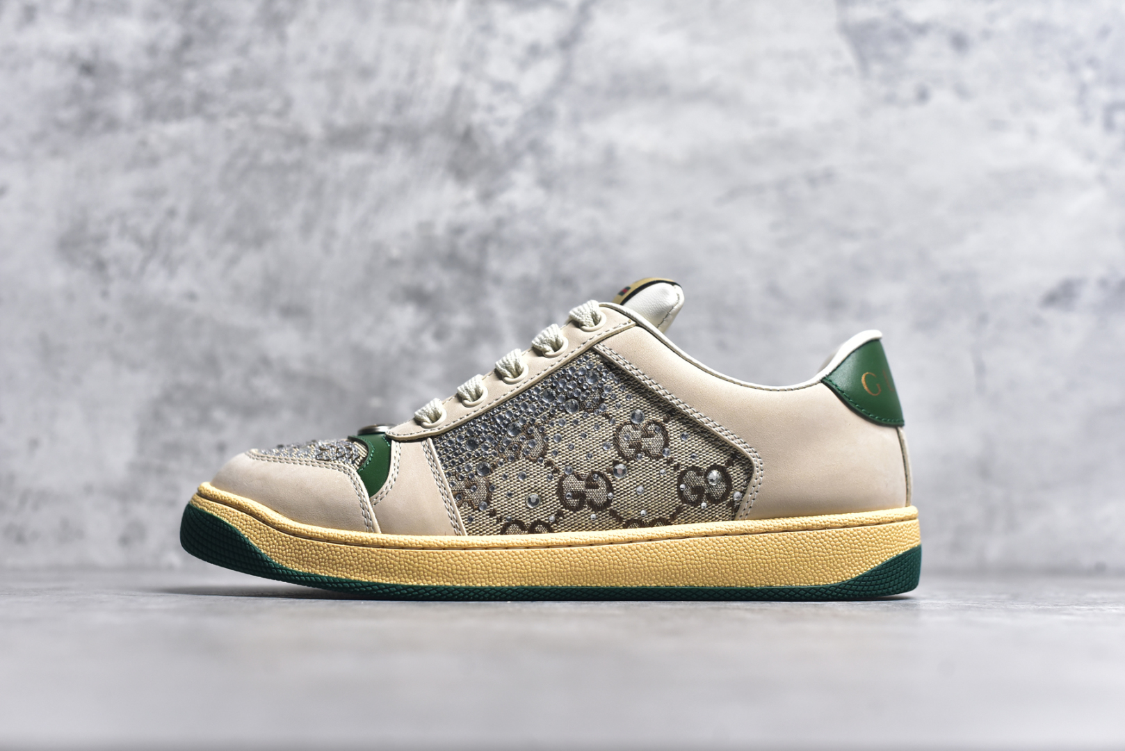 #Gucci 古驰 Screener 运动休闲时装奢侈品系列 GG珐琅扣 擦脏做旧小脏鞋 纯原级别 历时三个月原版一比一开发 市面所售最强一梯队 全新升级二十多处细节 高端零售海淘商家混卖版本 东莞纯原品质 原鞋对照工艺生产 原厂一致色泽度玛瑙珐琅GG扣 原版一致鞋舌鞋带处擦脏工艺 全套原版包装外盒配件 意大利进口磨砂头层牛皮 后跟原版一致哑光丝印烫金字体 全网独家复刻细节 同源出厂真丝绸防尘鞋套袋 原装雪梨形超软沙绒纸团 工艺无缝细空胶技术 原版一致私模开发大底2324 尺码：35 36 37 38 39 40-选品中心
