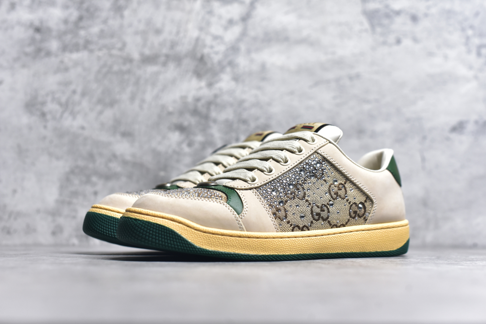 图片[2]-#Gucci 古驰 Screener 运动休闲时装奢侈品系列 GG珐琅扣 擦脏做旧小脏鞋 纯原级别 历时三个月原版一比一开发 市面所售最强一梯队 全新升级二十多处细节 高端零售海淘商家混卖版本 东莞纯原品质 原鞋对照工艺生产 原厂一致色泽度玛瑙珐琅GG扣 原版一致鞋舌鞋带处擦脏工艺 全套原版包装外盒配件 意大利进口磨砂头层牛皮 后跟原版一致哑光丝印烫金字体 全网独家复刻细节 同源出厂真丝绸防尘鞋套袋 原装雪梨形超软沙绒纸团 工艺无缝细空胶技术 原版一致私模开发大底2324 尺码：35 36 37 38 39 40-选品中心