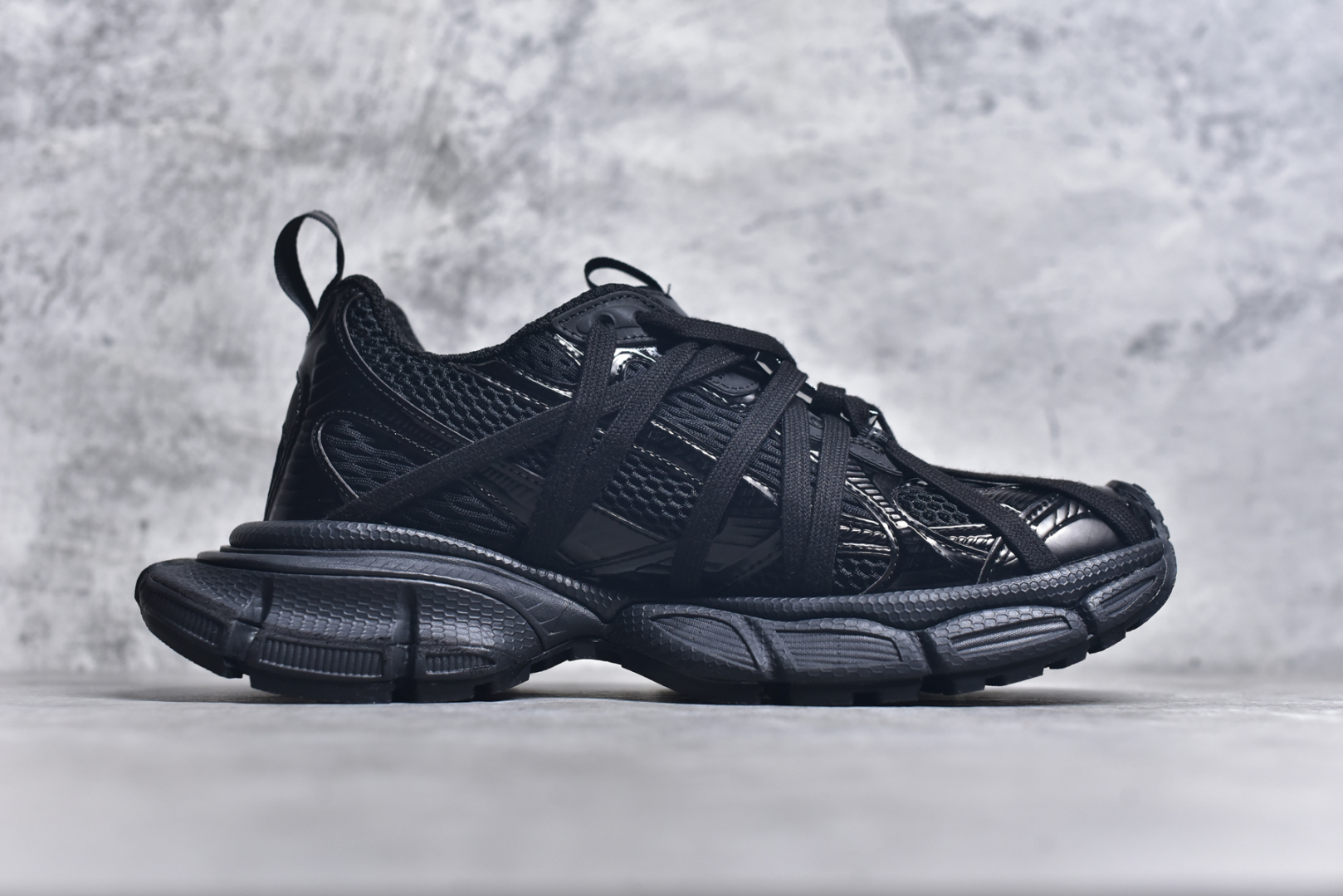 图片[3]-#BALENCIAGA 3XL Sneakers 巴黎世家十代网布系带低帮走秀复古老爹鞋 全套原纸板楦头开发 最原汁原味的灵魂版型 全鞋荧光划线卡点 胶水把控整洁度追求极致完美 每一双都是工艺品 多重QC质检 超越公司货的品控标准 实实在在的免检产品 原盒原配 正确字体电绣 粗细、位置、大小正确 侧边TPU 透气孔匹配意产原版 正确分离大底 TPU软底 原版一致大底LOGO 立体感十足 原厂皮料水洗做旧 采购原厂网纱 不含皮革 网布材料和聚氨酯 磨损效果 鞋头边缘和后帮 Balenciaga 徽标 鞋面和后跟凸印尺码 鞋舌 3XL 橡胶品牌标识和反光细节 鞋帮拉袢和鞋舌拉祥 配反光细节 备用鞋带在鞋履前侧 可在穿着前取下 便于不同造型搭配 正常尺码 尺码：35 36 37 38 39 40 41 42 43 44 45 46-选品中心