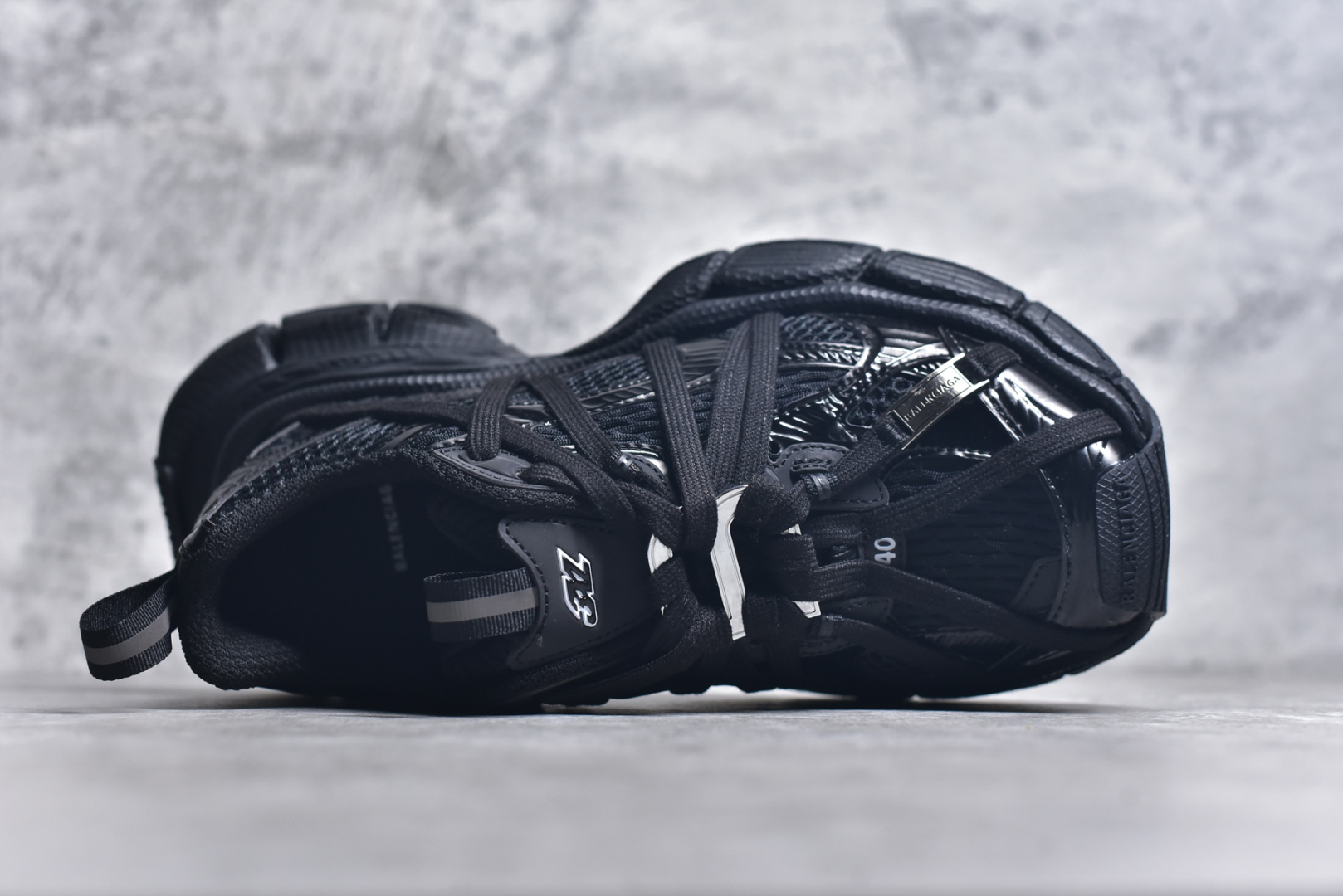 图片[4]-#BALENCIAGA 3XL Sneakers 巴黎世家十代网布系带低帮走秀复古老爹鞋 全套原纸板楦头开发 最原汁原味的灵魂版型 全鞋荧光划线卡点 胶水把控整洁度追求极致完美 每一双都是工艺品 多重QC质检 超越公司货的品控标准 实实在在的免检产品 原盒原配 正确字体电绣 粗细、位置、大小正确 侧边TPU 透气孔匹配意产原版 正确分离大底 TPU软底 原版一致大底LOGO 立体感十足 原厂皮料水洗做旧 采购原厂网纱 不含皮革 网布材料和聚氨酯 磨损效果 鞋头边缘和后帮 Balenciaga 徽标 鞋面和后跟凸印尺码 鞋舌 3XL 橡胶品牌标识和反光细节 鞋帮拉袢和鞋舌拉祥 配反光细节 备用鞋带在鞋履前侧 可在穿着前取下 便于不同造型搭配 正常尺码 尺码：35 36 37 38 39 40 41 42 43 44 45 46-选品中心