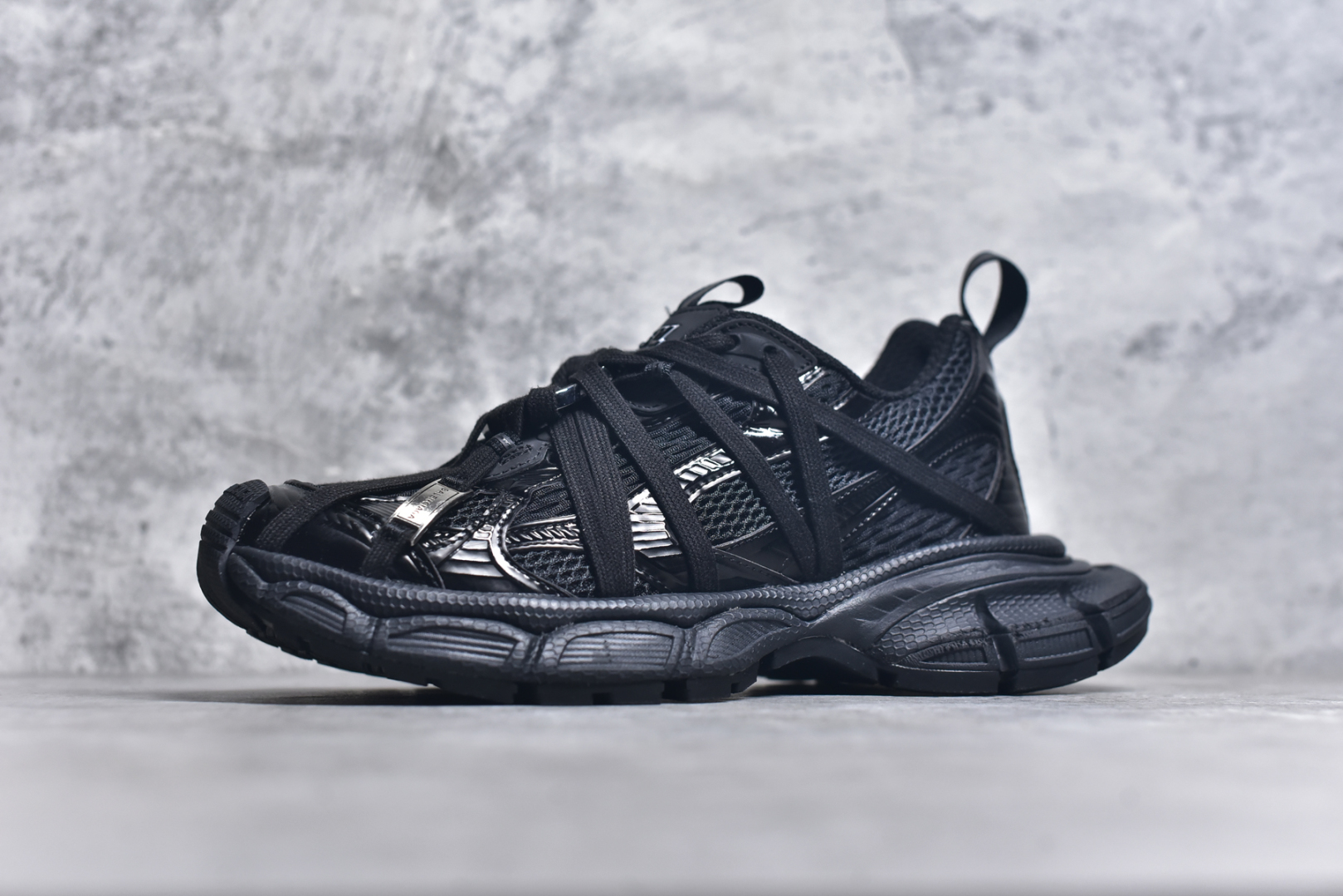 图片[2]-#BALENCIAGA 3XL Sneakers 巴黎世家十代网布系带低帮走秀复古老爹鞋 全套原纸板楦头开发 最原汁原味的灵魂版型 全鞋荧光划线卡点 胶水把控整洁度追求极致完美 每一双都是工艺品 多重QC质检 超越公司货的品控标准 实实在在的免检产品 原盒原配 正确字体电绣 粗细、位置、大小正确 侧边TPU 透气孔匹配意产原版 正确分离大底 TPU软底 原版一致大底LOGO 立体感十足 原厂皮料水洗做旧 采购原厂网纱 不含皮革 网布材料和聚氨酯 磨损效果 鞋头边缘和后帮 Balenciaga 徽标 鞋面和后跟凸印尺码 鞋舌 3XL 橡胶品牌标识和反光细节 鞋帮拉袢和鞋舌拉祥 配反光细节 备用鞋带在鞋履前侧 可在穿着前取下 便于不同造型搭配 正常尺码 尺码：35 36 37 38 39 40 41 42 43 44 45 46-选品中心