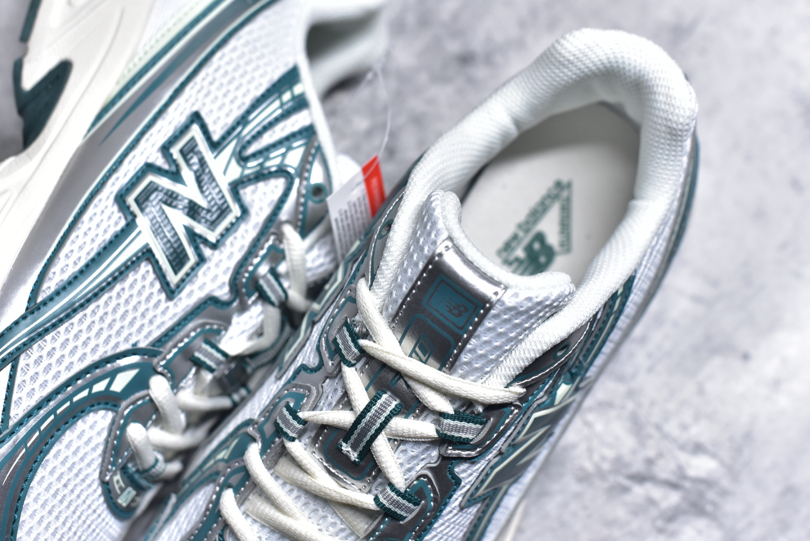 图片[9]-#New Balance MR740 NB新百伦系列复古老爹风休闲运动慢跑鞋 采用轻质牛剖革拼接透气网眼衬垫织物鞋面材质 T-Beam大底提供足步弓支撑 保持步态稳定#后跟搭载外露缓震胶 鞋身整体以各种深浅不一的灰色覆盖 鞋头以淡蓝色调装饰，网眼衬垫通过不规律的色块实现做旧的美感 泛黄的鞋底更是进一步增添了复古气息 尺码：36 37 37.5 38 38.5 39.5 40 40.5 41.5 42 42.5 43 44 45-选品中心