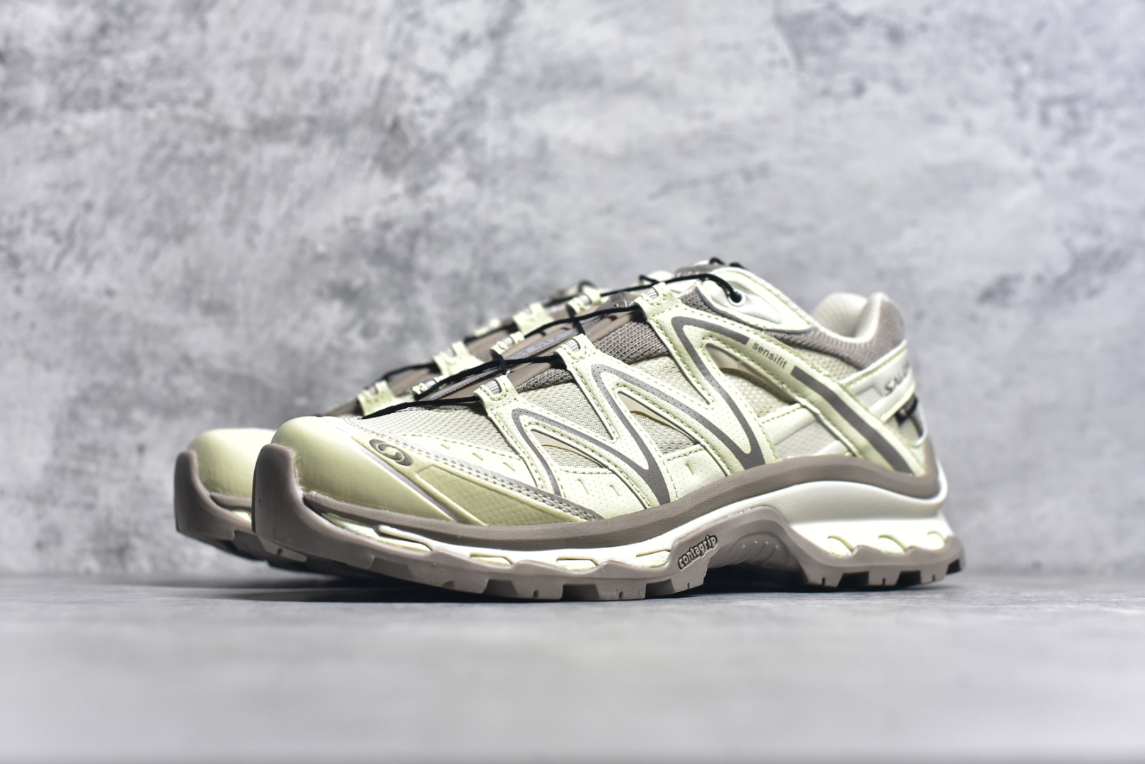 图片[2]-#Salomon XT-QUEST ADV 萨洛蒙情侣款户外机能鞋 淡绿色 477809 全新工厂出品 升级品质 全鞋改进为原厂一致材料打造 全新修长鞋型 版型正 全新玻璃冲刀 清洁度提升 中底带数字钢印 网面与鞋头材料校对一致无色差 鞋盒同步原版牛皮纸鞋盒 鞋头处添加☯️太极标 细节多次修改校正 坚持同步原版无差别 终端优势供应 尺码：36 36.5 37.5 38 38.5 39 40 40.5 41 42 42.5 43 44 44.5 45-选品中心
