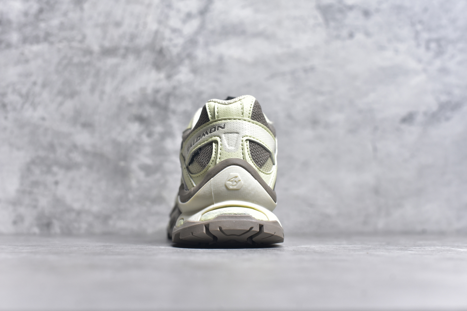 图片[5]-#Salomon XT-QUEST ADV 萨洛蒙情侣款户外机能鞋 淡绿色 477809 全新工厂出品 升级品质 全鞋改进为原厂一致材料打造 全新修长鞋型 版型正 全新玻璃冲刀 清洁度提升 中底带数字钢印 网面与鞋头材料校对一致无色差 鞋盒同步原版牛皮纸鞋盒 鞋头处添加☯️太极标 细节多次修改校正 坚持同步原版无差别 终端优势供应 尺码：36 36.5 37.5 38 38.5 39 40 40.5 41 42 42.5 43 44 44.5 45-选品中心
