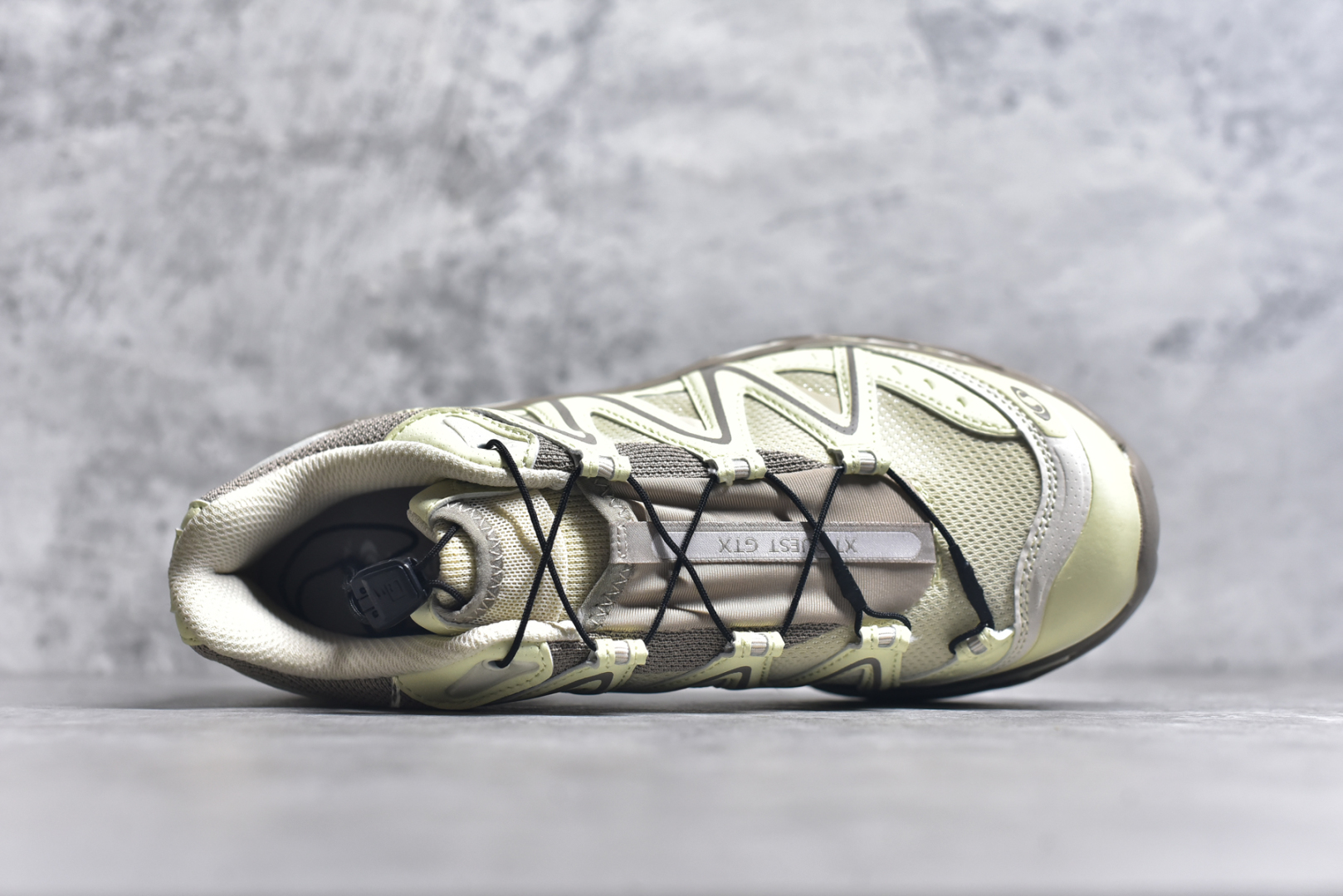 图片[4]-#Salomon XT-QUEST ADV 萨洛蒙情侣款户外机能鞋 淡绿色 477809 全新工厂出品 升级品质 全鞋改进为原厂一致材料打造 全新修长鞋型 版型正 全新玻璃冲刀 清洁度提升 中底带数字钢印 网面与鞋头材料校对一致无色差 鞋盒同步原版牛皮纸鞋盒 鞋头处添加☯️太极标 细节多次修改校正 坚持同步原版无差别 终端优势供应 尺码：36 36.5 37.5 38 38.5 39 40 40.5 41 42 42.5 43 44 44.5 45-选品中心