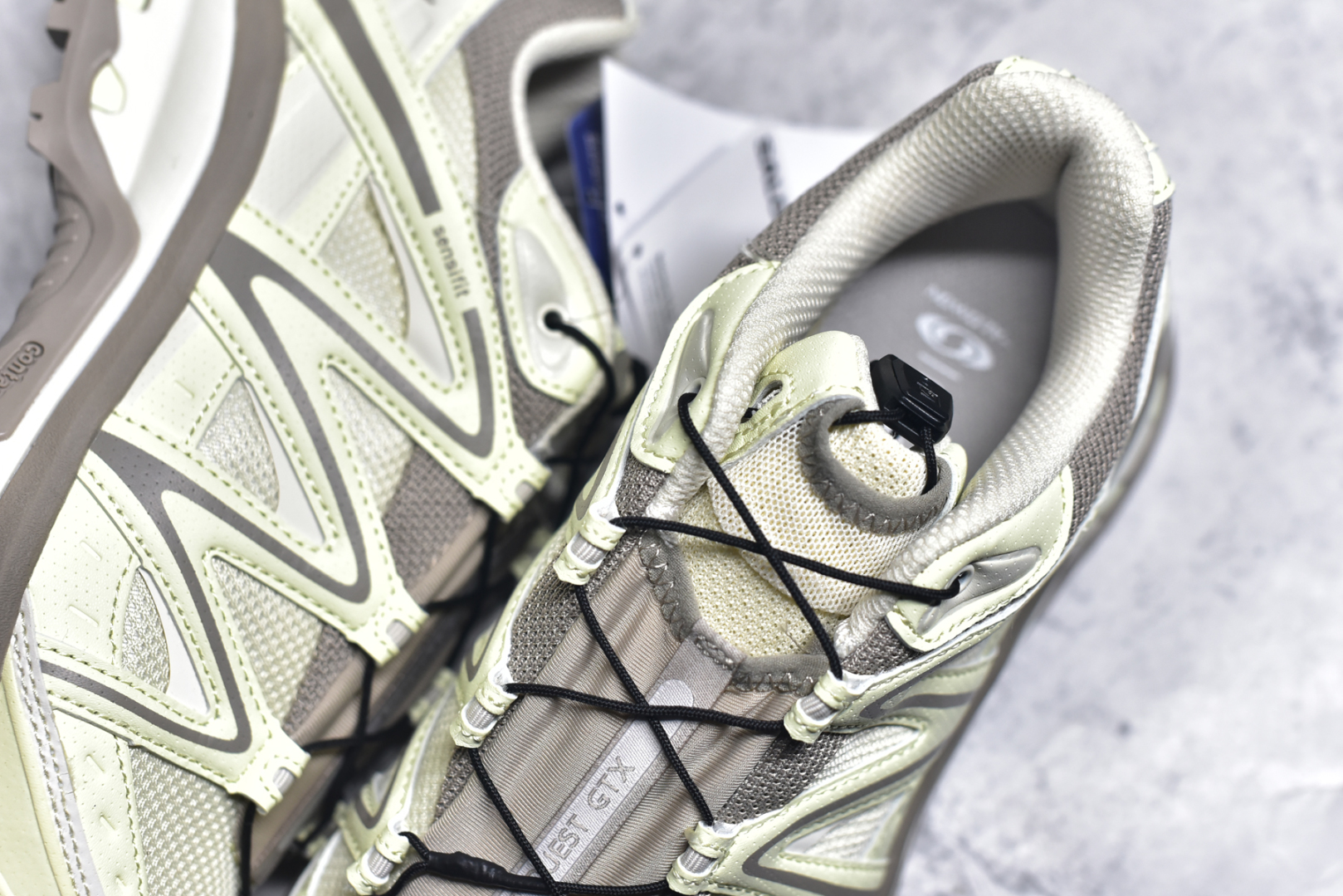 图片[9]-#Salomon XT-QUEST ADV 萨洛蒙情侣款户外机能鞋 淡绿色 477809 全新工厂出品 升级品质 全鞋改进为原厂一致材料打造 全新修长鞋型 版型正 全新玻璃冲刀 清洁度提升 中底带数字钢印 网面与鞋头材料校对一致无色差 鞋盒同步原版牛皮纸鞋盒 鞋头处添加☯️太极标 细节多次修改校正 坚持同步原版无差别 终端优势供应 尺码：36 36.5 37.5 38 38.5 39 40 40.5 41 42 42.5 43 44 44.5 45-选品中心