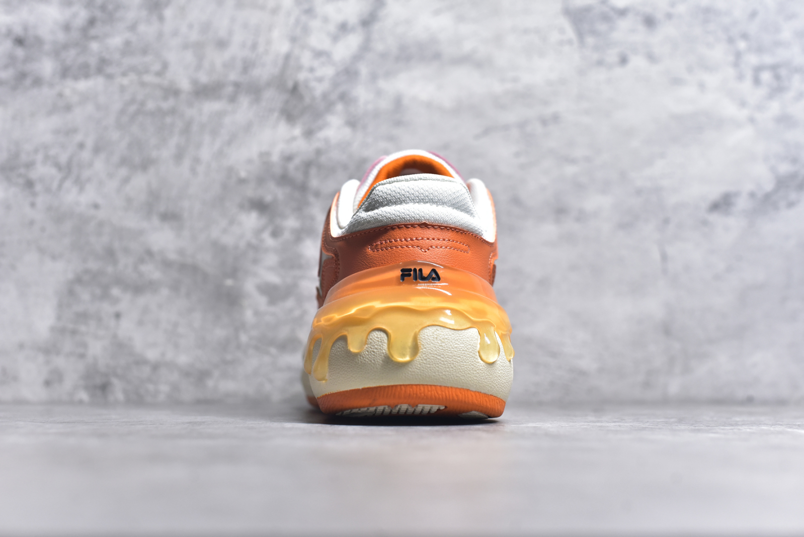 图片[5]-#FILA CARROT 2 斐乐萝卜鞋2.0 经典百搭休闲 防滑减震耐磨低帮板鞋 传承了 FILA 的百年基因，融入年轻运动及潮流文化，成为引领变革、创新突破的一代。以“1+N” 的跨界合作模式重现经典的同时创造经典。带来最出其不意的跨界合作惊喜。同时，FILAFUSION把FILA 的 DNA 融入到定制体验里，你可以随心制造厲于你的产品。FILA FUSION 的鞋家族涵盖了老爹鞋、跑步鞋、网球鞋、季节款。风格复古新潮，满足了时尚人士出行及各类运动的搭配需求，成为当下年轻人筷拥的鞋类品牌之一。FILA FUSION 走进年轻人的世界，通过年轻人运动，街舞，滑板，篮球，展现 FILA FUSION 的潮流态度和年轻文化。FILA FUSION 认为末来属于引领变革、创新突破的年轻一代，让我们一起构成 FILA 未来的蓝图吧！尺码：35.5 36 36.5 37.5 38 38.5 39 40-选品中心