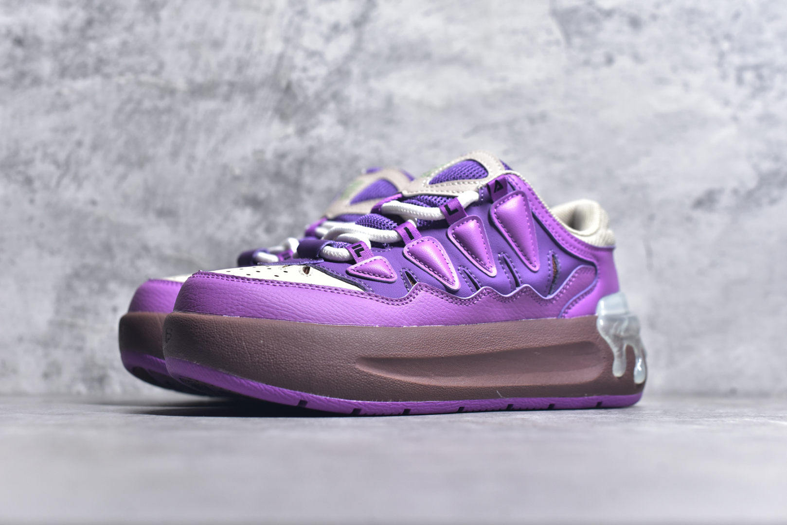 图片[2]-#FILA CARROT 2 斐乐萝卜鞋2.0 经典百搭休闲 防滑减震耐磨低帮板鞋 传承了 FILA 的百年基因，融入年轻运动及潮流文化，成为引领变革、创新突破的一代。以“1+N” 的跨界合作模式重现经典的同时创造经典。带来最出其不意的跨界合作惊喜。同时，FILAFUSION把FILA 的 DNA 融入到定制体验里，你可以随心制造厲于你的产品。FILA FUSION 的鞋家族涵盖了老爹鞋、跑步鞋、网球鞋、季节款。风格复古新潮，满足了时尚人士出行及各类运动的搭配需求，成为当下年轻人筷拥的鞋类品牌之一。FILA FUSION 走进年轻人的世界，通过年轻人运动，街舞，滑板，篮球，展现 FILA FUSION 的潮流态度和年轻文化。FILA FUSION 认为末来属于引领变革、创新突破的年轻一代，让我们一起构成 FILA 未来的蓝图吧！尺码：35.5 36 36.5 37.5 38 38.5 39 40-选品中心