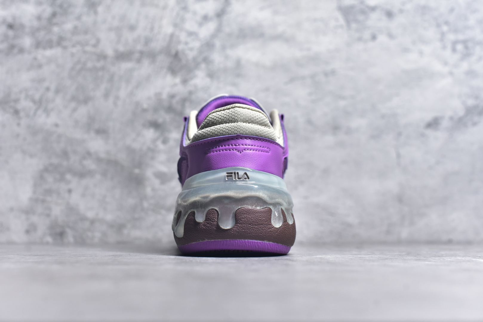 图片[5]-#FILA CARROT 2 斐乐萝卜鞋2.0 经典百搭休闲 防滑减震耐磨低帮板鞋 传承了 FILA 的百年基因，融入年轻运动及潮流文化，成为引领变革、创新突破的一代。以“1+N” 的跨界合作模式重现经典的同时创造经典。带来最出其不意的跨界合作惊喜。同时，FILAFUSION把FILA 的 DNA 融入到定制体验里，你可以随心制造厲于你的产品。FILA FUSION 的鞋家族涵盖了老爹鞋、跑步鞋、网球鞋、季节款。风格复古新潮，满足了时尚人士出行及各类运动的搭配需求，成为当下年轻人筷拥的鞋类品牌之一。FILA FUSION 走进年轻人的世界，通过年轻人运动，街舞，滑板，篮球，展现 FILA FUSION 的潮流态度和年轻文化。FILA FUSION 认为末来属于引领变革、创新突破的年轻一代，让我们一起构成 FILA 未来的蓝图吧！尺码：35.5 36 36.5 37.5 38 38.5 39 40-选品中心