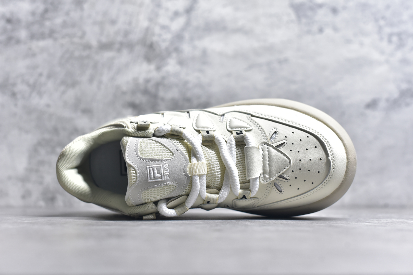 图片[4]-#FILA CARROT 2 斐乐萝卜鞋2.0 经典百搭休闲 防滑减震耐磨低帮板鞋 传承了 FILA 的百年基因，融入年轻运动及潮流文化，成为引领变革、创新突破的一代。以“1+N” 的跨界合作模式重现经典的同时创造经典。带来最出其不意的跨界合作惊喜。同时，FILAFUSION把FILA 的 DNA 融入到定制体验里，你可以随心制造厲于你的产品。FILA FUSION 的鞋家族涵盖了老爹鞋、跑步鞋、网球鞋、季节款。风格复古新潮，满足了时尚人士出行及各类运动的搭配需求，成为当下年轻人筷拥的鞋类品牌之一。FILA FUSION 走进年轻人的世界，通过年轻人运动，街舞，滑板，篮球，展现 FILA FUSION 的潮流态度和年轻文化。FILA FUSION 认为末来属于引领变革、创新突破的年轻一代，让我们一起构成 FILA 未来的蓝图吧！尺码：35.5 36 36.5 37.5 38 38.5 39 40-选品中心