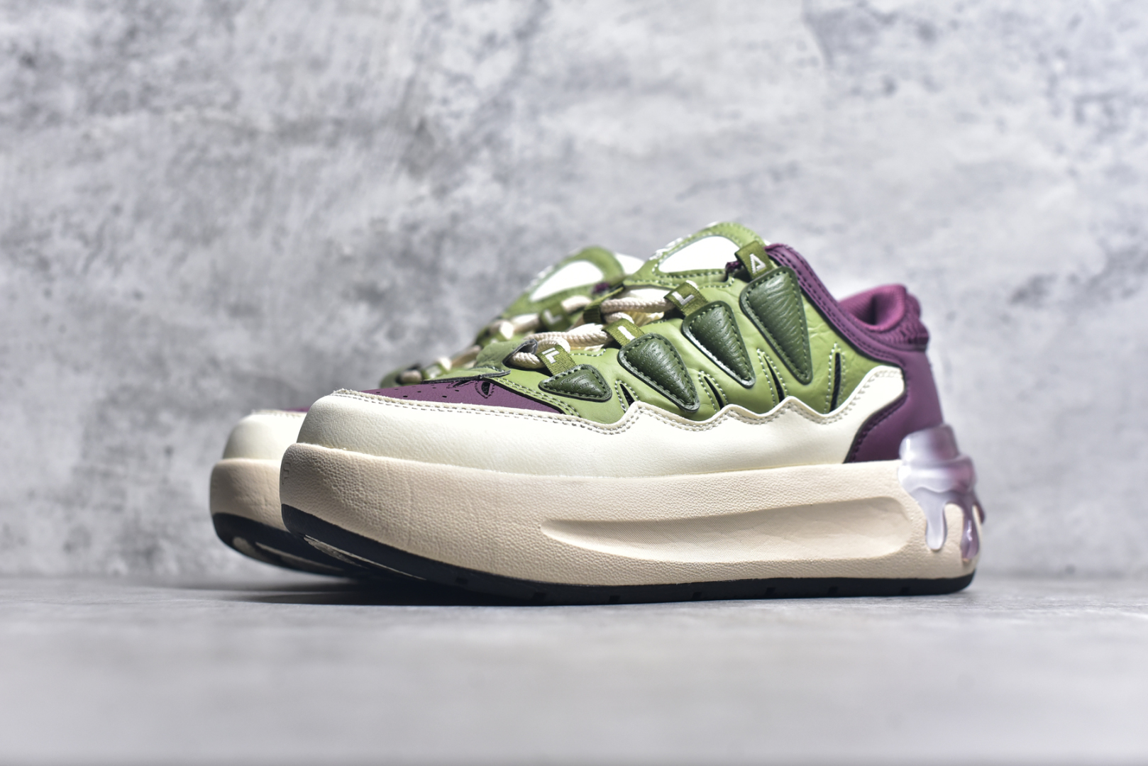 图片[2]-#FILA CARROT 2 斐乐萝卜鞋2.0 经典百搭休闲 防滑减震耐磨低帮板鞋 传承了 FILA 的百年基因，融入年轻运动及潮流文化，成为引领变革、创新突破的一代。以“1+N” 的跨界合作模式重现经典的同时创造经典。带来最出其不意的跨界合作惊喜。同时，FILAFUSION把FILA 的 DNA 融入到定制体验里，你可以随心制造厲于你的产品。FILA FUSION 的鞋家族涵盖了老爹鞋、跑步鞋、网球鞋、季节款。风格复古新潮，满足了时尚人士出行及各类运动的搭配需求，成为当下年轻人筷拥的鞋类品牌之一。FILA FUSION 走进年轻人的世界，通过年轻人运动，街舞，滑板，篮球，展现 FILA FUSION 的潮流态度和年轻文化。FILA FUSION 认为末来属于引领变革、创新突破的年轻一代，让我们一起构成 FILA 未来的蓝图吧！尺码：35.5 36 36.5 37.5 38 38.5 39 40-选品中心