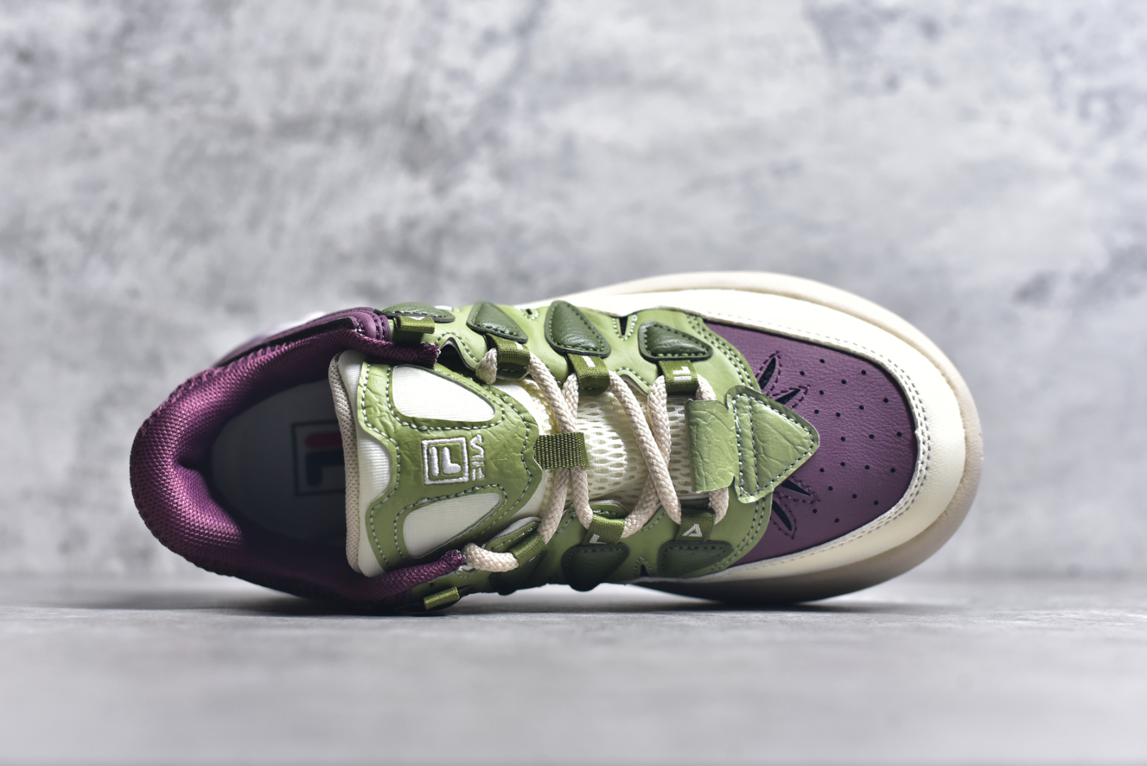 图片[4]-#FILA CARROT 2 斐乐萝卜鞋2.0 经典百搭休闲 防滑减震耐磨低帮板鞋 传承了 FILA 的百年基因，融入年轻运动及潮流文化，成为引领变革、创新突破的一代。以“1+N” 的跨界合作模式重现经典的同时创造经典。带来最出其不意的跨界合作惊喜。同时，FILAFUSION把FILA 的 DNA 融入到定制体验里，你可以随心制造厲于你的产品。FILA FUSION 的鞋家族涵盖了老爹鞋、跑步鞋、网球鞋、季节款。风格复古新潮，满足了时尚人士出行及各类运动的搭配需求，成为当下年轻人筷拥的鞋类品牌之一。FILA FUSION 走进年轻人的世界，通过年轻人运动，街舞，滑板，篮球，展现 FILA FUSION 的潮流态度和年轻文化。FILA FUSION 认为末来属于引领变革、创新突破的年轻一代，让我们一起构成 FILA 未来的蓝图吧！尺码：35.5 36 36.5 37.5 38 38.5 39 40-选品中心