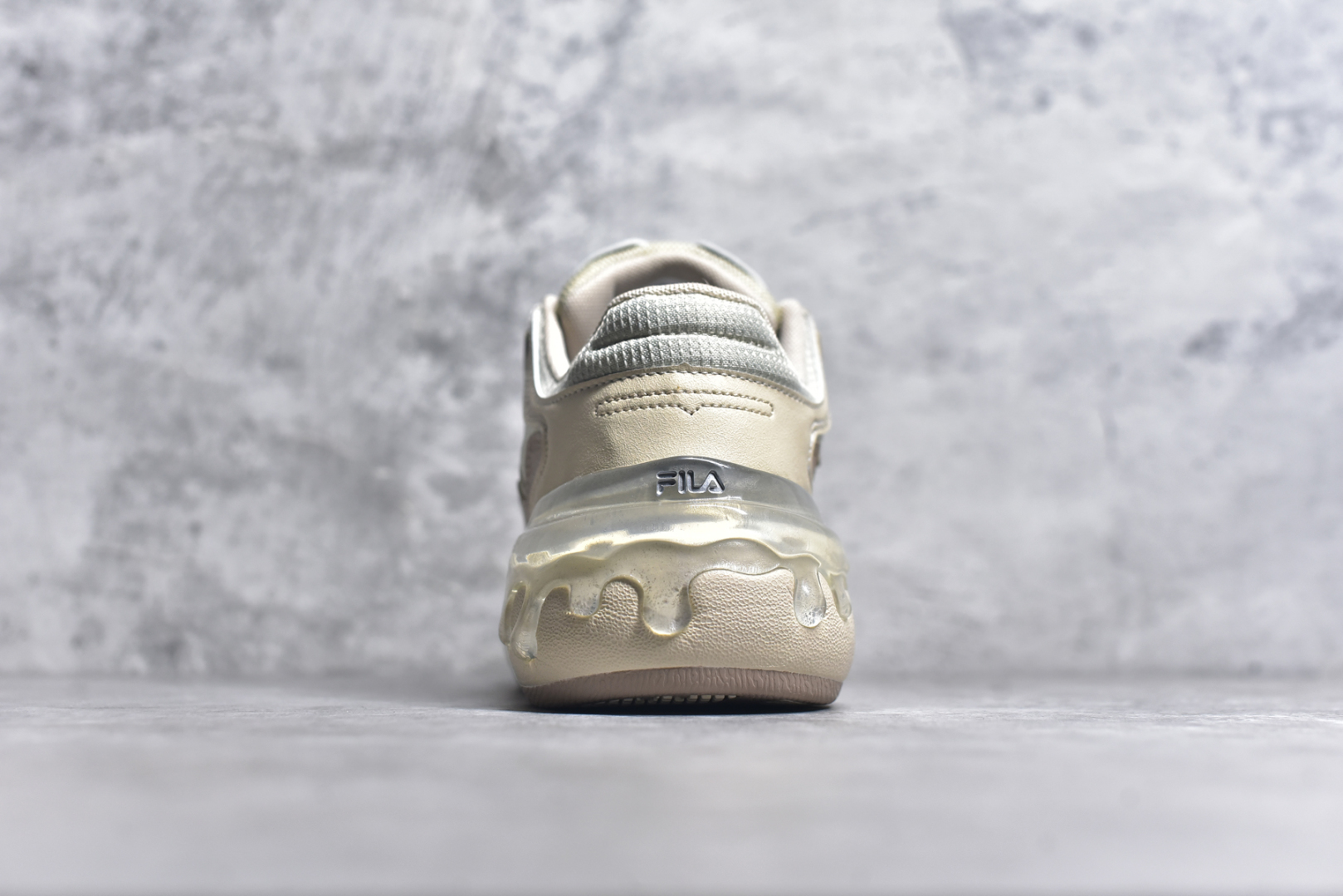 图片[5]-#FILA CARROT 2 斐乐萝卜鞋2.0 经典百搭休闲 防滑减震耐磨低帮板鞋 传承了 FILA 的百年基因，融入年轻运动及潮流文化，成为引领变革、创新突破的一代。以“1+N” 的跨界合作模式重现经典的同时创造经典。带来最出其不意的跨界合作惊喜。同时，FILAFUSION把FILA 的 DNA 融入到定制体验里，你可以随心制造厲于你的产品。FILA FUSION 的鞋家族涵盖了老爹鞋、跑步鞋、网球鞋、季节款。风格复古新潮，满足了时尚人士出行及各类运动的搭配需求，成为当下年轻人筷拥的鞋类品牌之一。FILA FUSION 走进年轻人的世界，通过年轻人运动，街舞，滑板，篮球，展现 FILA FUSION 的潮流态度和年轻文化。FILA FUSION 认为末来属于引领变革、创新突破的年轻一代，让我们一起构成 FILA 未来的蓝图吧！尺码：35.5 36 36.5 37.5 38 38.5 39 40-选品中心