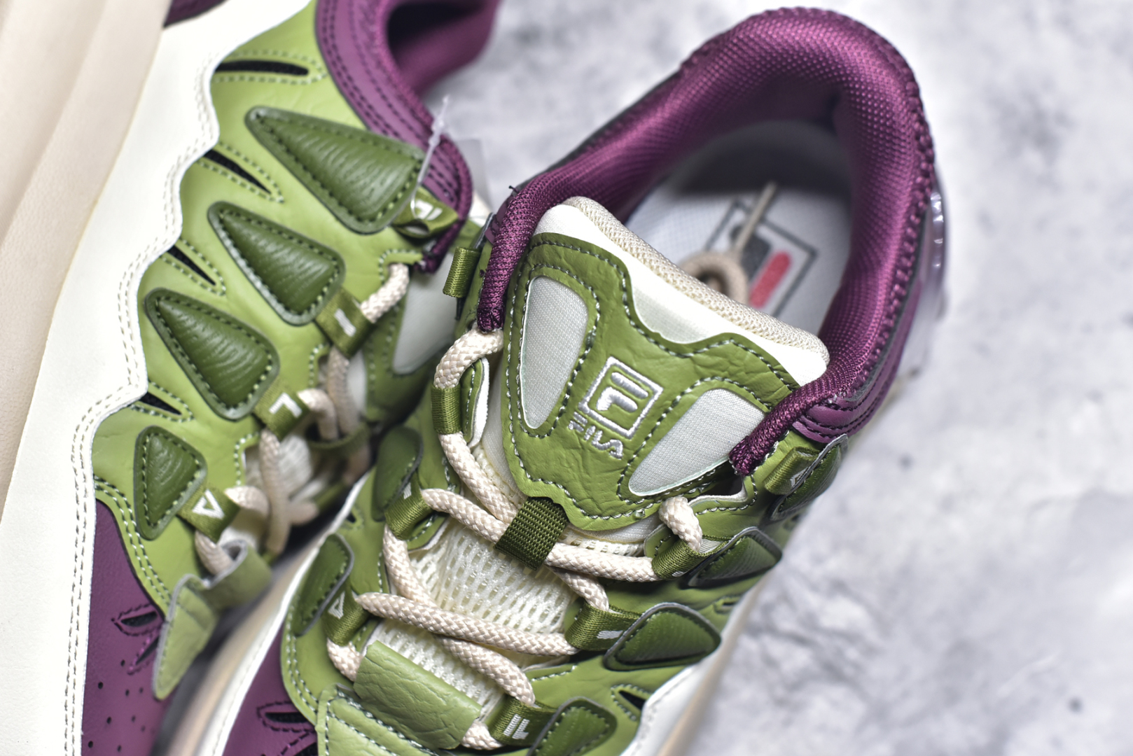 图片[9]-#FILA CARROT 2 斐乐萝卜鞋2.0 经典百搭休闲 防滑减震耐磨低帮板鞋 传承了 FILA 的百年基因，融入年轻运动及潮流文化，成为引领变革、创新突破的一代。以“1+N” 的跨界合作模式重现经典的同时创造经典。带来最出其不意的跨界合作惊喜。同时，FILAFUSION把FILA 的 DNA 融入到定制体验里，你可以随心制造厲于你的产品。FILA FUSION 的鞋家族涵盖了老爹鞋、跑步鞋、网球鞋、季节款。风格复古新潮，满足了时尚人士出行及各类运动的搭配需求，成为当下年轻人筷拥的鞋类品牌之一。FILA FUSION 走进年轻人的世界，通过年轻人运动，街舞，滑板，篮球，展现 FILA FUSION 的潮流态度和年轻文化。FILA FUSION 认为末来属于引领变革、创新突破的年轻一代，让我们一起构成 FILA 未来的蓝图吧！尺码：35.5 36 36.5 37.5 38 38.5 39 40-选品中心