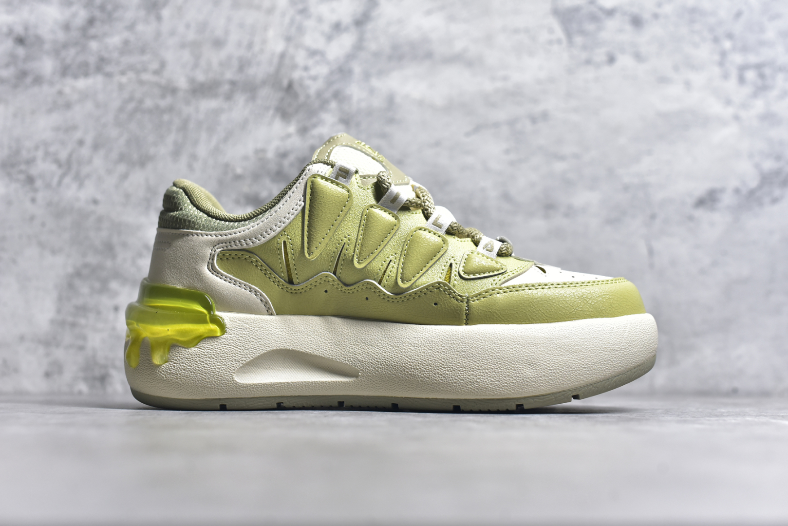 图片[3]-#FILA CARROT 2 斐乐萝卜鞋2.0 经典百搭休闲 防滑减震耐磨低帮板鞋 传承了 FILA 的百年基因，融入年轻运动及潮流文化，成为引领变革、创新突破的一代。以“1+N” 的跨界合作模式重现经典的同时创造经典。带来最出其不意的跨界合作惊喜。同时，FILAFUSION把FILA 的 DNA 融入到定制体验里，你可以随心制造厲于你的产品。FILA FUSION 的鞋家族涵盖了老爹鞋、跑步鞋、网球鞋、季节款。风格复古新潮，满足了时尚人士出行及各类运动的搭配需求，成为当下年轻人筷拥的鞋类品牌之一。FILA FUSION 走进年轻人的世界，通过年轻人运动，街舞，滑板，篮球，展现 FILA FUSION 的潮流态度和年轻文化。FILA FUSION 认为末来属于引领变革、创新突破的年轻一代，让我们一起构成 FILA 未来的蓝图吧！尺码：35.5 36 36.5 37.5 38 38.5 39 40-选品中心