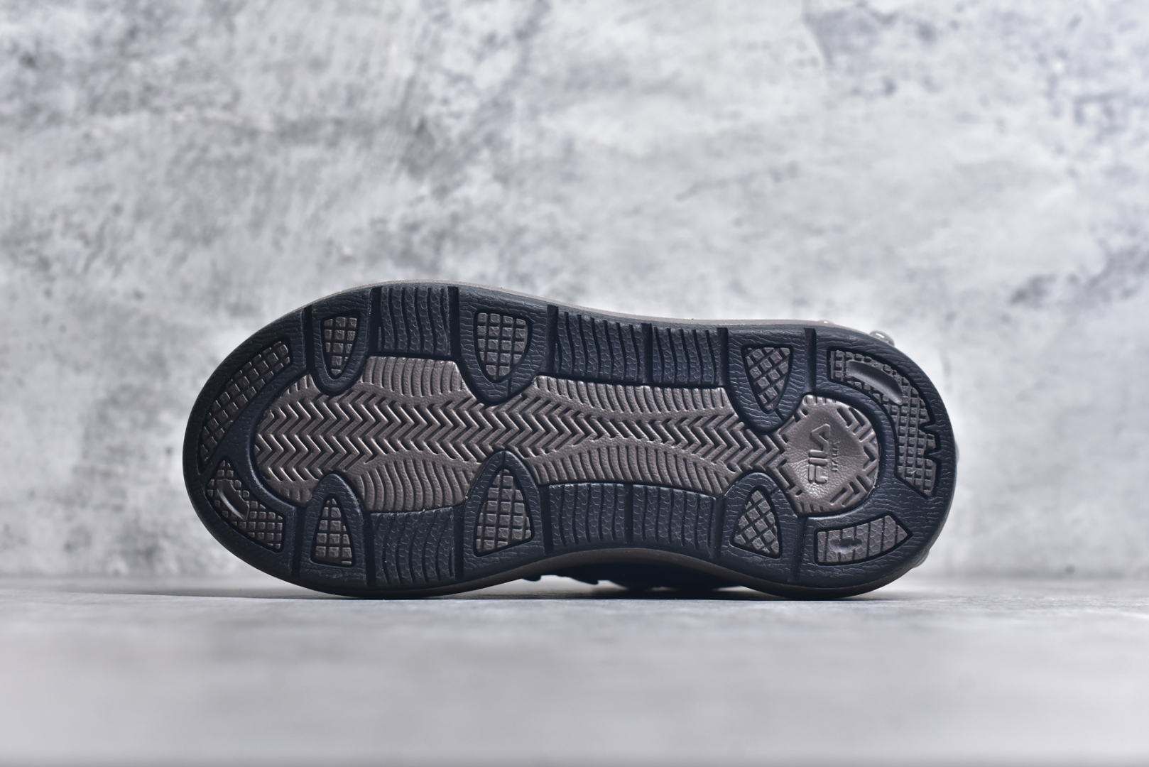 图片[6]-#FILA CARROT 2 斐乐萝卜鞋2.0 经典百搭休闲 防滑减震耐磨低帮板鞋 传承了 FILA 的百年基因，融入年轻运动及潮流文化，成为引领变革、创新突破的一代。以“1+N” 的跨界合作模式重现经典的同时创造经典。带来最出其不意的跨界合作惊喜。同时，FILAFUSION把FILA 的 DNA 融入到定制体验里，你可以随心制造厲于你的产品。FILA FUSION 的鞋家族涵盖了老爹鞋、跑步鞋、网球鞋、季节款。风格复古新潮，满足了时尚人士出行及各类运动的搭配需求，成为当下年轻人筷拥的鞋类品牌之一。FILA FUSION 走进年轻人的世界，通过年轻人运动，街舞，滑板，篮球，展现 FILA FUSION 的潮流态度和年轻文化。FILA FUSION 认为末来属于引领变革、创新突破的年轻一代，让我们一起构成 FILA 未来的蓝图吧！尺码：35.5 36 36.5 37.5 38 38.5 39 40-选品中心