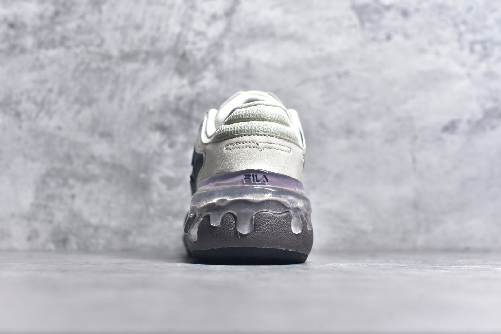 图片[5]-#FILA CARROT 2 斐乐萝卜鞋2.0 经典百搭休闲 防滑减震耐磨低帮板鞋 传承了 FILA 的百年基因，融入年轻运动及潮流文化，成为引领变革、创新突破的一代。以“1+N” 的跨界合作模式重现经典的同时创造经典。带来最出其不意的跨界合作惊喜。同时，FILAFUSION把FILA 的 DNA 融入到定制体验里，你可以随心制造厲于你的产品。FILA FUSION 的鞋家族涵盖了老爹鞋、跑步鞋、网球鞋、季节款。风格复古新潮，满足了时尚人士出行及各类运动的搭配需求，成为当下年轻人筷拥的鞋类品牌之一。FILA FUSION 走进年轻人的世界，通过年轻人运动，街舞，滑板，篮球，展现 FILA FUSION 的潮流态度和年轻文化。FILA FUSION 认为末来属于引领变革、创新突破的年轻一代，让我们一起构成 FILA 未来的蓝图吧！尺码：35.5 36 36.5 37.5 38 38.5 39 40-选品中心