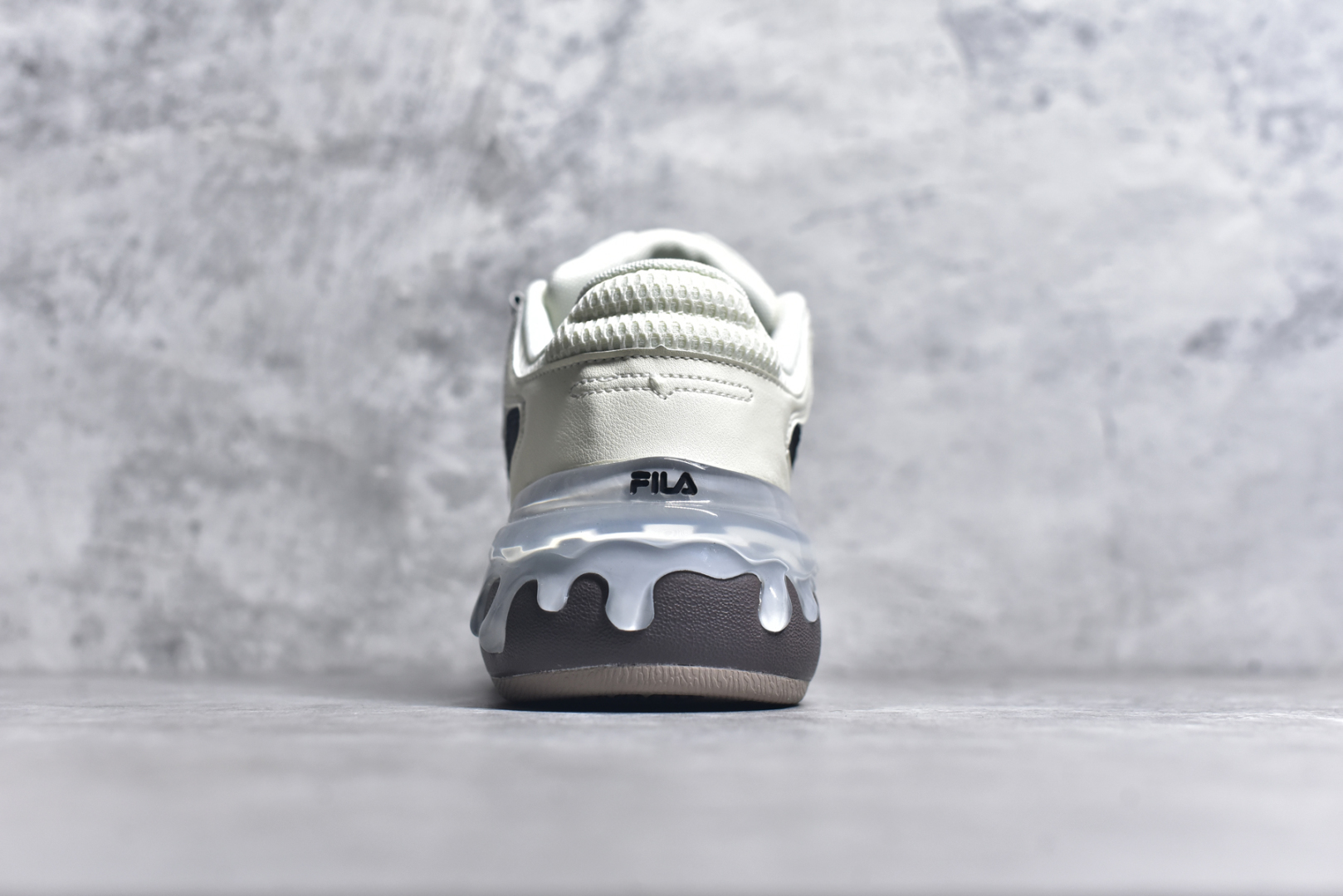 图片[5]-#FILA CARROT 2 斐乐萝卜鞋2.0 经典百搭休闲 防滑减震耐磨低帮板鞋 传承了 FILA 的百年基因，融入年轻运动及潮流文化，成为引领变革、创新突破的一代。以“1+N” 的跨界合作模式重现经典的同时创造经典。带来最出其不意的跨界合作惊喜。同时，FILAFUSION把FILA 的 DNA 融入到定制体验里，你可以随心制造厲于你的产品。FILA FUSION 的鞋家族涵盖了老爹鞋、跑步鞋、网球鞋、季节款。风格复古新潮，满足了时尚人士出行及各类运动的搭配需求，成为当下年轻人筷拥的鞋类品牌之一。FILA FUSION 走进年轻人的世界，通过年轻人运动，街舞，滑板，篮球，展现 FILA FUSION 的潮流态度和年轻文化。FILA FUSION 认为末来属于引领变革、创新突破的年轻一代，让我们一起构成 FILA 未来的蓝图吧！尺码：35.5 36 36.5 37.5 38 38.5 39 40-选品中心
