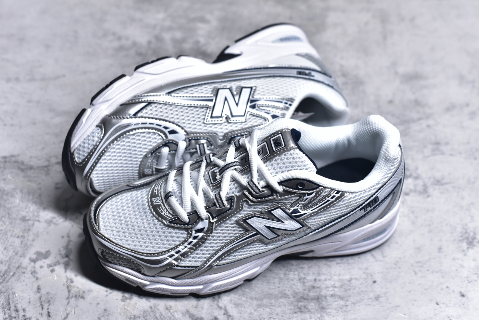 图片[7]-#New Balance MR740 NB新百伦系列复古老爹风休闲运动慢跑鞋 采用轻质牛剖革拼接透气网眼衬垫织物鞋面材质 T-Beam大底提供足步弓支撑 保持步态稳定#后跟搭载外露缓震胶 鞋身整体以各种深浅不一的灰色覆盖 鞋头以淡蓝色调装饰，网眼衬垫通过不规律的色块实现做旧的美感 泛黄的鞋底更是进一步增添了复古气息 尺码：36 37 37.5 38 38.5 39.5 40 40.5 41.5 42 42.5 43 44 45-选品中心