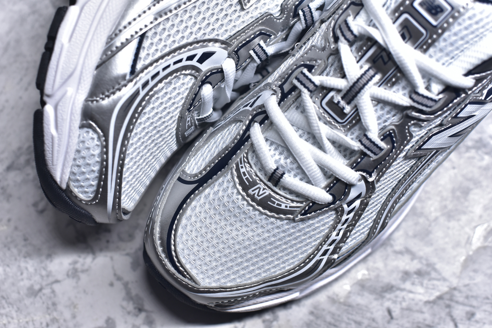 图片[8]-#New Balance MR740 NB新百伦系列复古老爹风休闲运动慢跑鞋 采用轻质牛剖革拼接透气网眼衬垫织物鞋面材质 T-Beam大底提供足步弓支撑 保持步态稳定#后跟搭载外露缓震胶 鞋身整体以各种深浅不一的灰色覆盖 鞋头以淡蓝色调装饰，网眼衬垫通过不规律的色块实现做旧的美感 泛黄的鞋底更是进一步增添了复古气息 尺码：36 37 37.5 38 38.5 39.5 40 40.5 41.5 42 42.5 43 44 45-选品中心