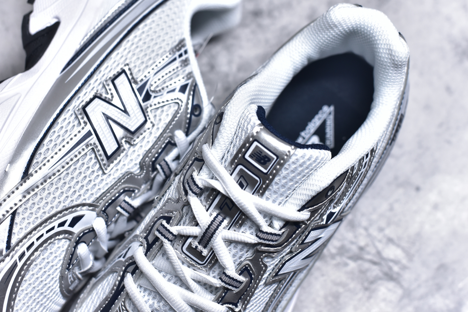 图片[9]-#New Balance MR740 NB新百伦系列复古老爹风休闲运动慢跑鞋 采用轻质牛剖革拼接透气网眼衬垫织物鞋面材质 T-Beam大底提供足步弓支撑 保持步态稳定#后跟搭载外露缓震胶 鞋身整体以各种深浅不一的灰色覆盖 鞋头以淡蓝色调装饰，网眼衬垫通过不规律的色块实现做旧的美感 泛黄的鞋底更是进一步增添了复古气息 尺码：36 37 37.5 38 38.5 39.5 40 40.5 41.5 42 42.5 43 44 45-选品中心